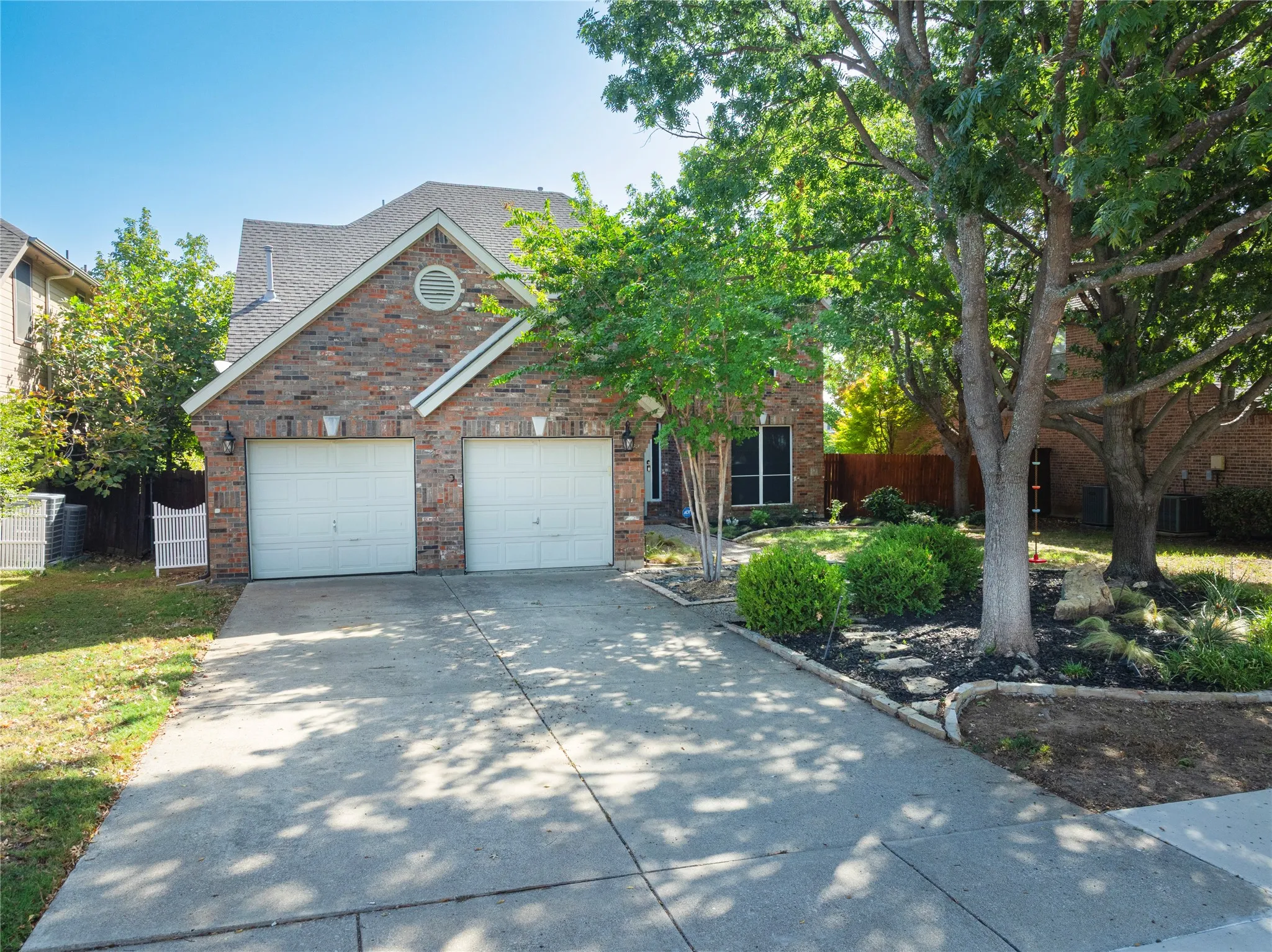 Single Family Residence For Sale in Denton County , 3013 Osage Lane, Denton, Texas 76210, 4 Bedroom, 4 Bathroom, 2 Garage spaces, 2,895 Sqft, built in 2000, mls#21358571, Real Estate Agent in Denton, Homes For Sale in Denton county, Homes For Sale in Denton, Realtor in Denton Texas, Real Estate Brokerage Independent Realty Texas, Luminita Cordes Realtor