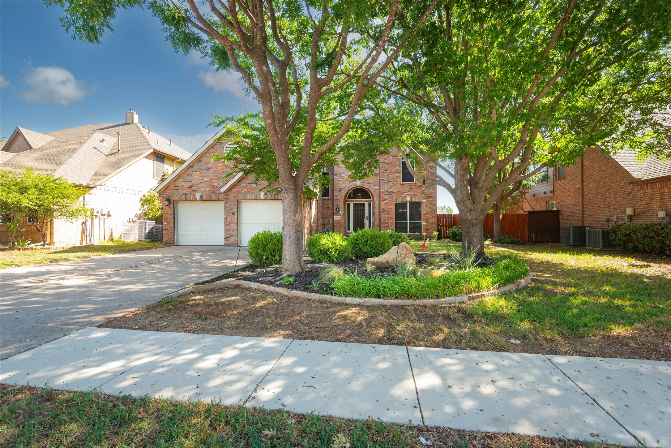 Single Family Residence For Sale in Denton County , 3013 Osage Lane, Denton, Texas 76210, 4 Bedroom, 4 Bathroom, 2 Garage spaces, 2,895 Sqft, built in 2000, mls#21358571, Real Estate Agent in Denton, Homes For Sale in Denton county, Homes For Sale in Denton, Realtor in Denton Texas, Real Estate Brokerage Independent Realty Texas, Luminita Cordes Realtor