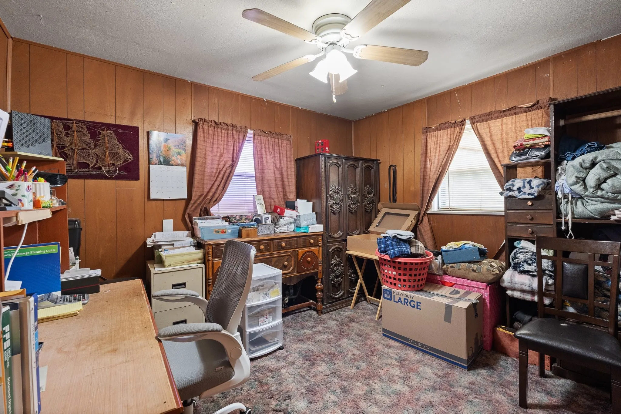 Single Family Residence For Sale in Johnson County , 706 W Lone Star Avenue, Cleburne, Texas 76033, 3 Bedroom, 1 Bathroom, Garage spaces, 936 Sqft, built in 1940, mls#21390207, Real Estate Agent in Cleburne, Homes For Sale in Johnson county, Homes For Sale in Cleburne, Realtor in Cleburne Texas, Real Estate Brokerage Independent Realty Texas, Luminita Cordes Realtor