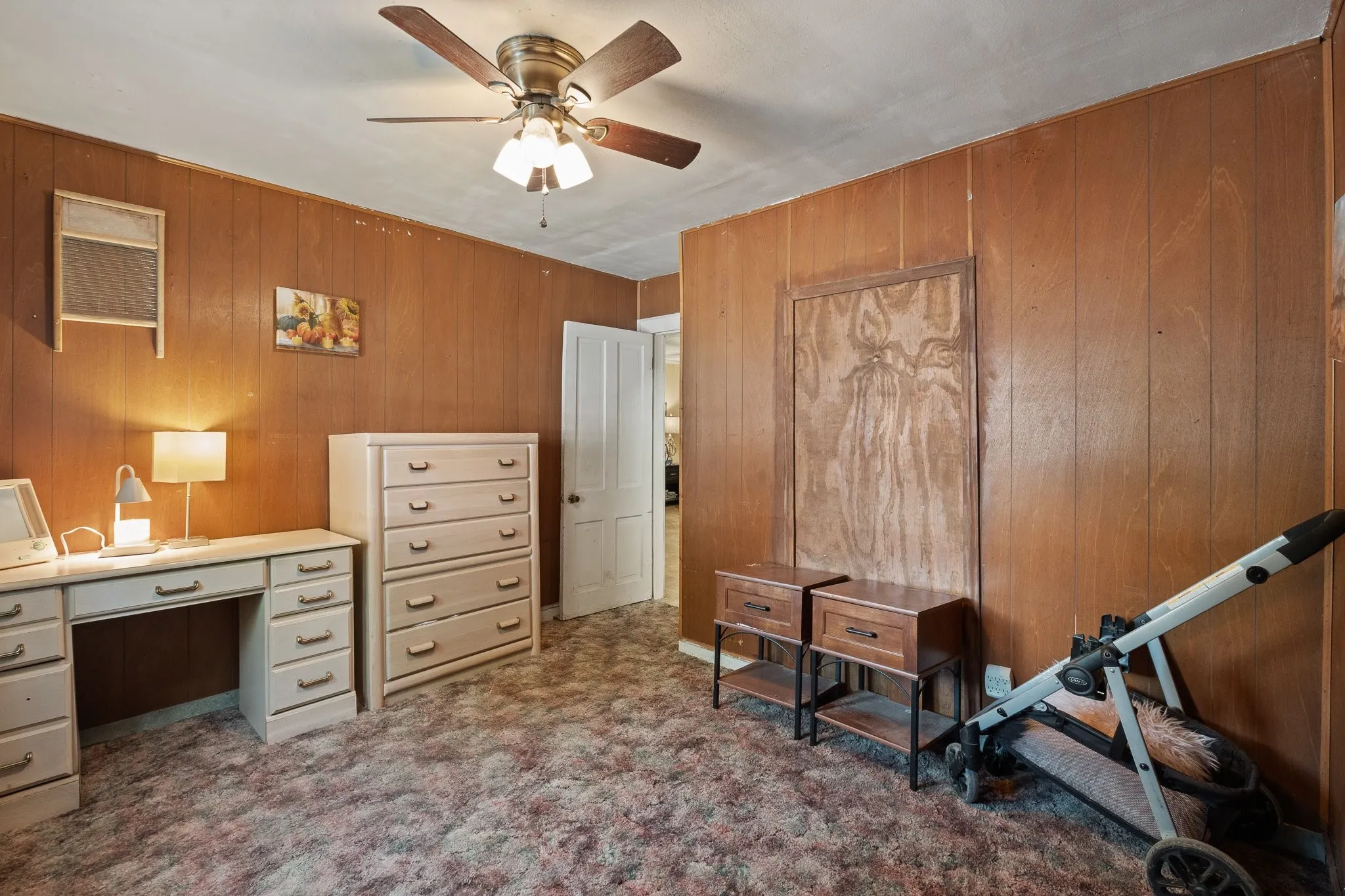 Single Family Residence For Sale in Johnson County , 706 W Lone Star Avenue, Cleburne, Texas 76033, 3 Bedroom, 1 Bathroom, Garage spaces, 936 Sqft, built in 1940, mls#21390207, Real Estate Agent in Cleburne, Homes For Sale in Johnson county, Homes For Sale in Cleburne, Realtor in Cleburne Texas, Real Estate Brokerage Independent Realty Texas, Luminita Cordes Realtor