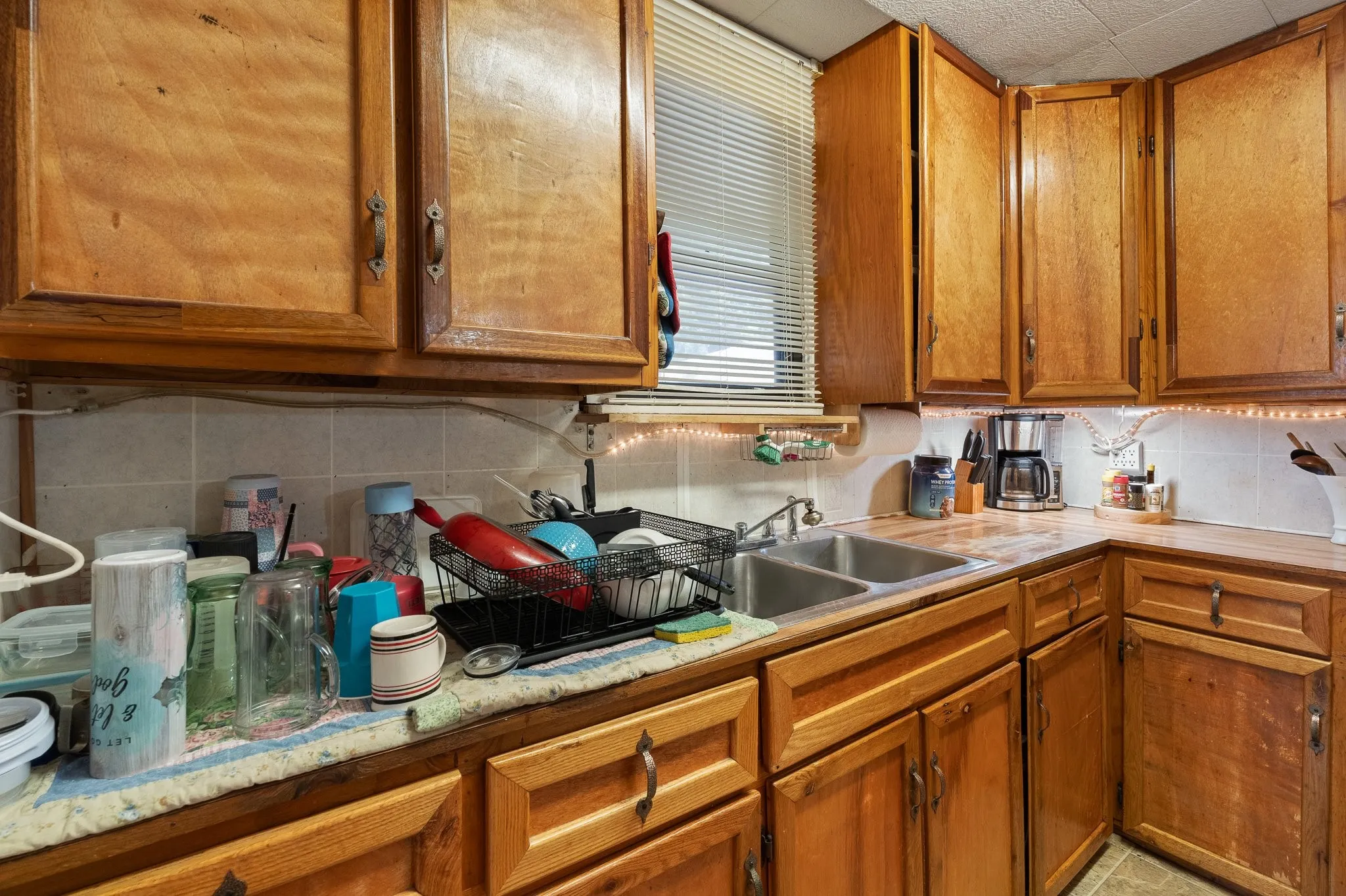 Single Family Residence For Sale in Johnson County , 706 W Lone Star Avenue, Cleburne, Texas 76033, 3 Bedroom, 1 Bathroom, Garage spaces, 936 Sqft, built in 1940, mls#21390207, Real Estate Agent in Cleburne, Homes For Sale in Johnson county, Homes For Sale in Cleburne, Realtor in Cleburne Texas, Real Estate Brokerage Independent Realty Texas, Luminita Cordes Realtor