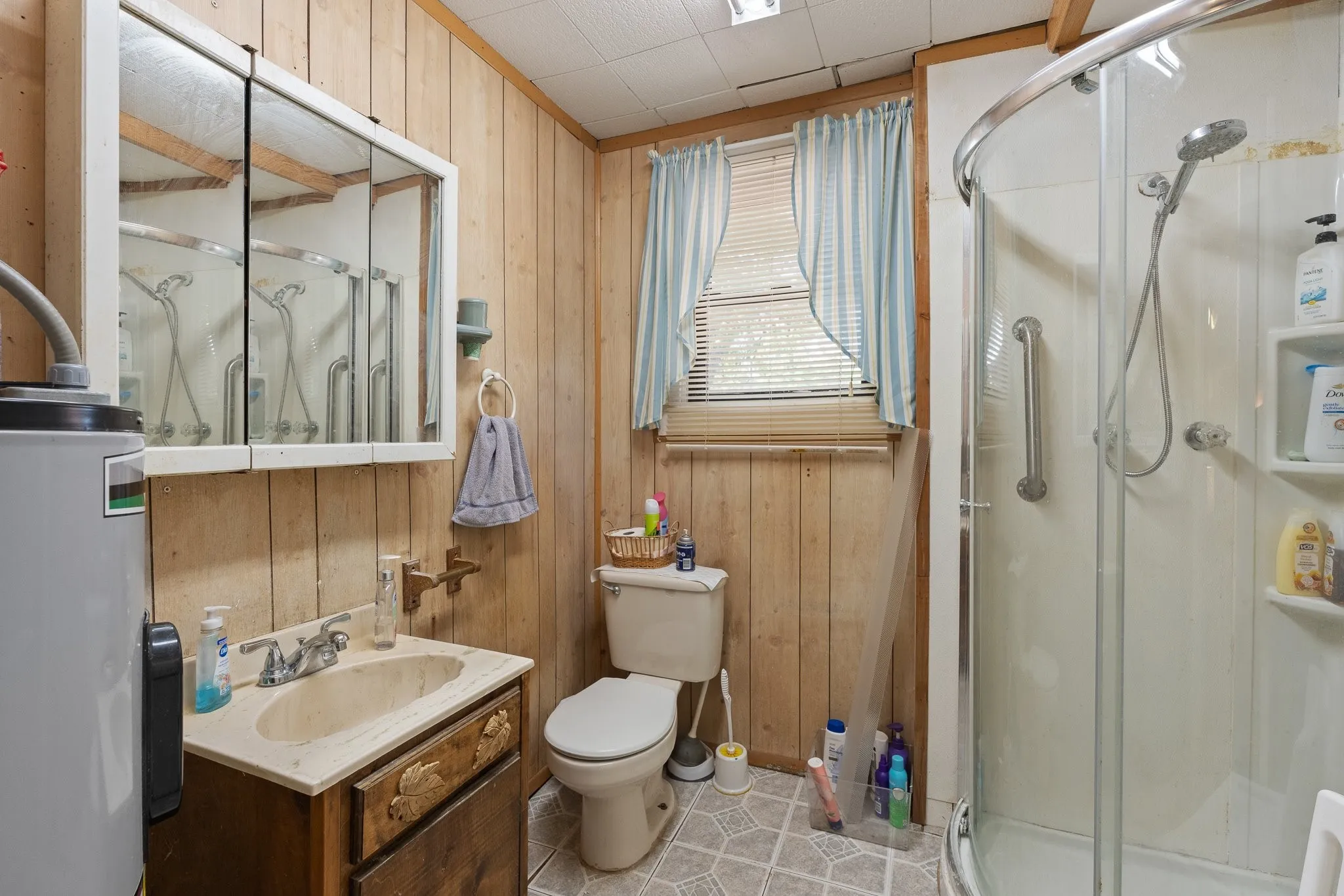 Single Family Residence For Sale in Johnson County , 706 W Lone Star Avenue, Cleburne, Texas 76033, 3 Bedroom, 1 Bathroom, Garage spaces, 936 Sqft, built in 1940, mls#21390207, Real Estate Agent in Cleburne, Homes For Sale in Johnson county, Homes For Sale in Cleburne, Realtor in Cleburne Texas, Real Estate Brokerage Independent Realty Texas, Luminita Cordes Realtor