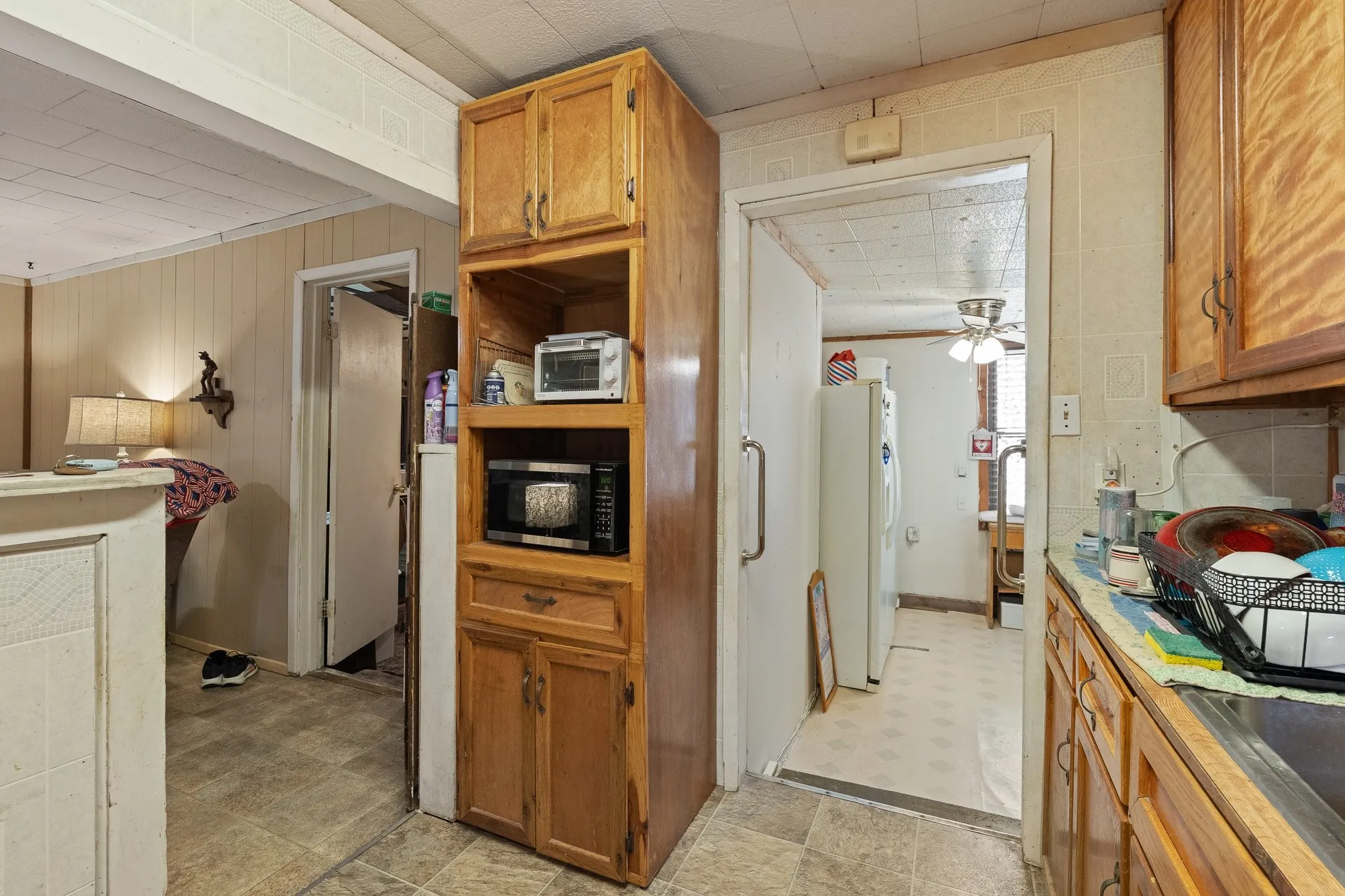 Single Family Residence For Sale in Johnson County , 706 W Lone Star Avenue, Cleburne, Texas 76033, 3 Bedroom, 1 Bathroom, Garage spaces, 936 Sqft, built in 1940, mls#21390207, Real Estate Agent in Cleburne, Homes For Sale in Johnson county, Homes For Sale in Cleburne, Realtor in Cleburne Texas, Real Estate Brokerage Independent Realty Texas, Luminita Cordes Realtor