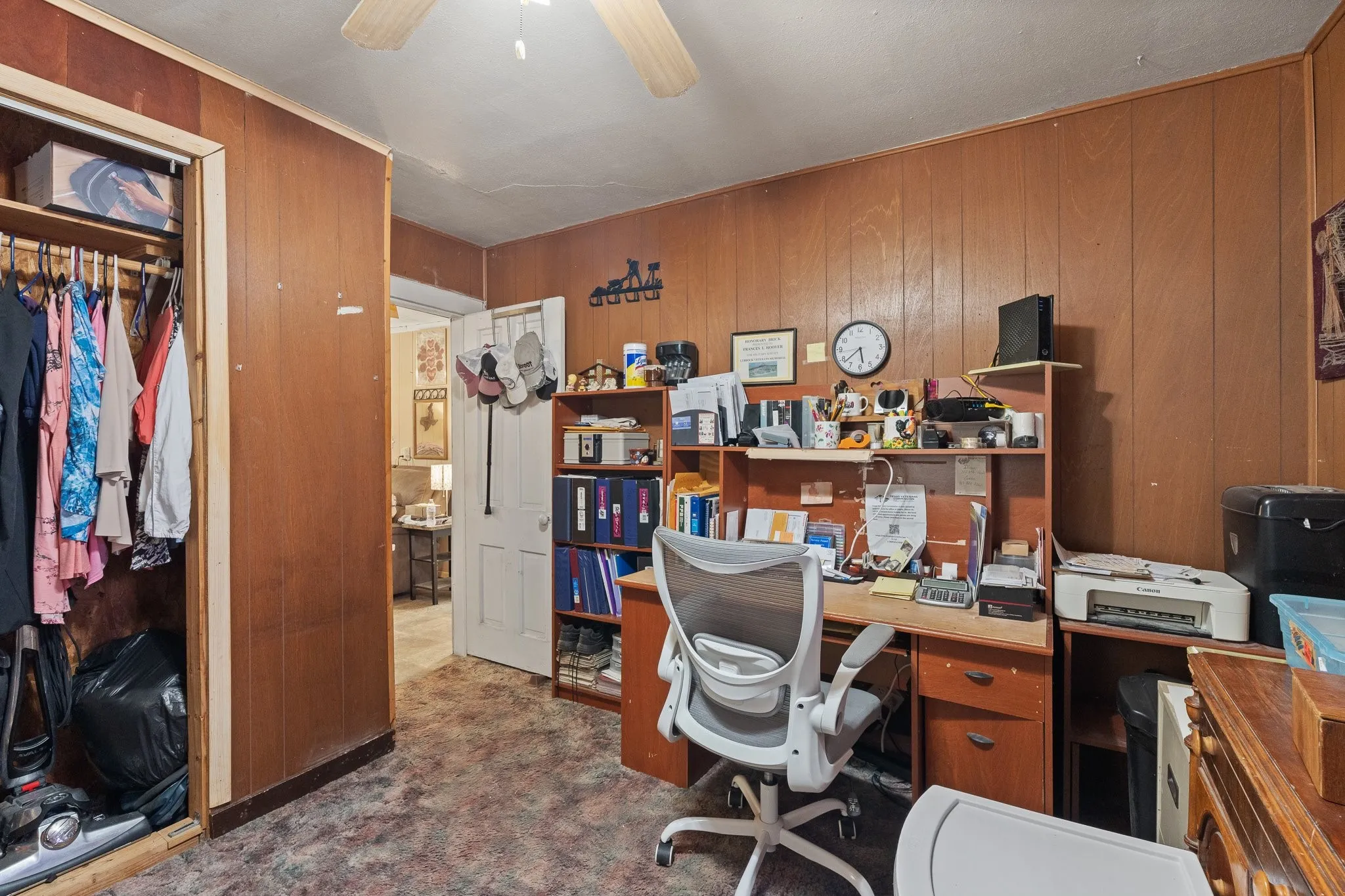 Single Family Residence For Sale in Johnson County , 706 W Lone Star Avenue, Cleburne, Texas 76033, 3 Bedroom, 1 Bathroom, Garage spaces, 936 Sqft, built in 1940, mls#21390207, Real Estate Agent in Cleburne, Homes For Sale in Johnson county, Homes For Sale in Cleburne, Realtor in Cleburne Texas, Real Estate Brokerage Independent Realty Texas, Luminita Cordes Realtor