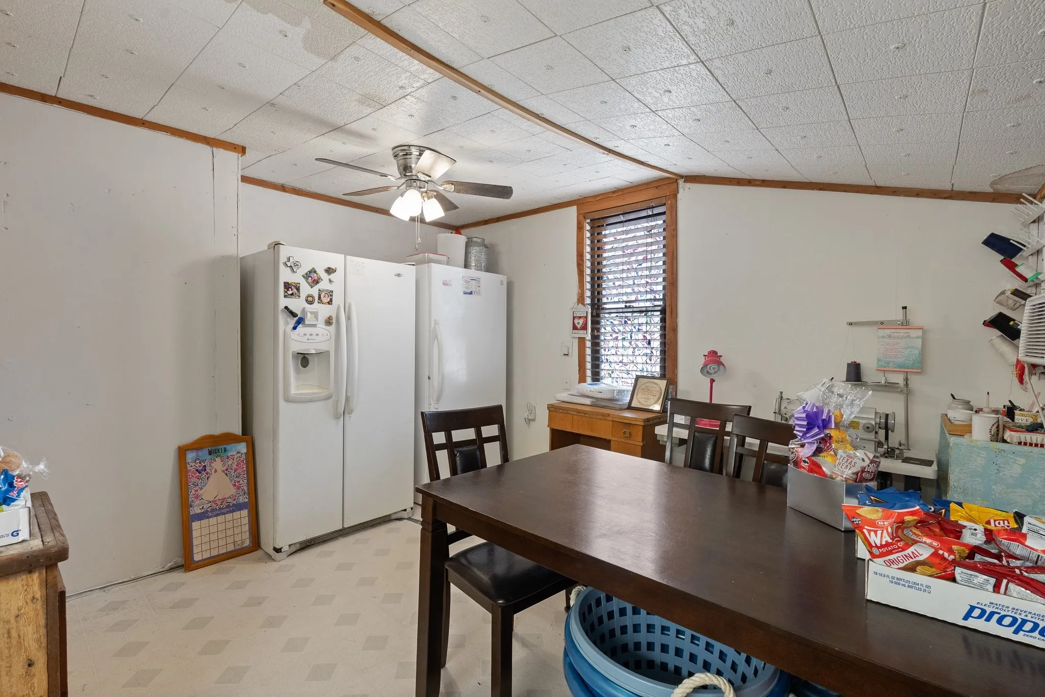 Single Family Residence For Sale in Johnson County , 706 W Lone Star Avenue, Cleburne, Texas 76033, 3 Bedroom, 1 Bathroom, Garage spaces, 936 Sqft, built in 1940, mls#21390207, Real Estate Agent in Cleburne, Homes For Sale in Johnson county, Homes For Sale in Cleburne, Realtor in Cleburne Texas, Real Estate Brokerage Independent Realty Texas, Luminita Cordes Realtor