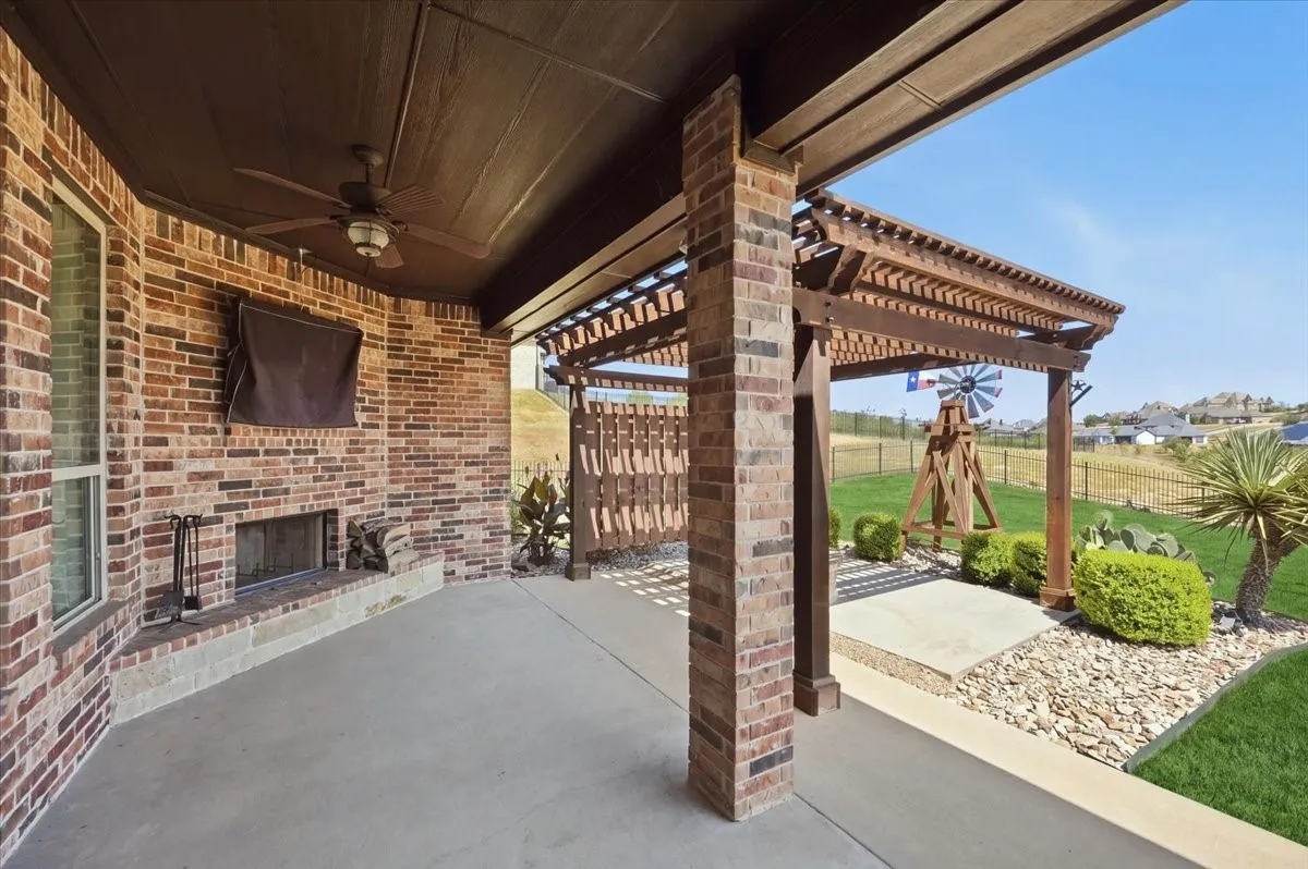 Single Family Residence For Sale in Tarrant County , 12233 Bella Palazzo Drive, Fort Worth, Texas 76126, 4 Bedroom, 3 Bathroom, 3 Garage spaces, 3,348 Sqft, built in 2014, mls#21389801, Real Estate Agent in Fort Worth, Homes For Sale in Tarrant county, Homes For Sale in Fort Worth, Realtor in Fort Worth Texas, Real Estate Brokerage Independent Realty Texas, Luminita Cordes Realtor