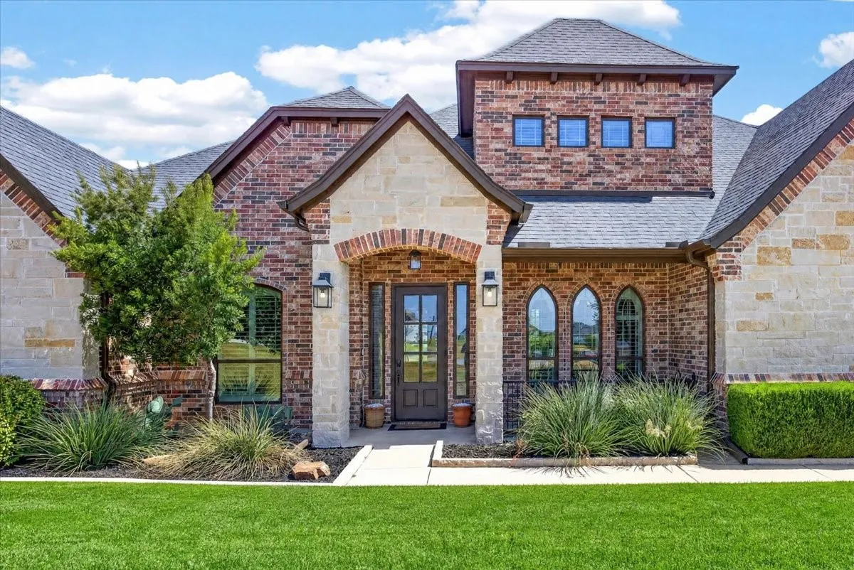 Single Family Residence For Sale in Tarrant County , 12233 Bella Palazzo Drive, Fort Worth, Texas 76126, 4 Bedroom, 3 Bathroom, 3 Garage spaces, 3,348 Sqft, built in 2014, mls#21389801, Real Estate Agent in Fort Worth, Homes For Sale in Tarrant county, Homes For Sale in Fort Worth, Realtor in Fort Worth Texas, Real Estate Brokerage Independent Realty Texas, Luminita Cordes Realtor