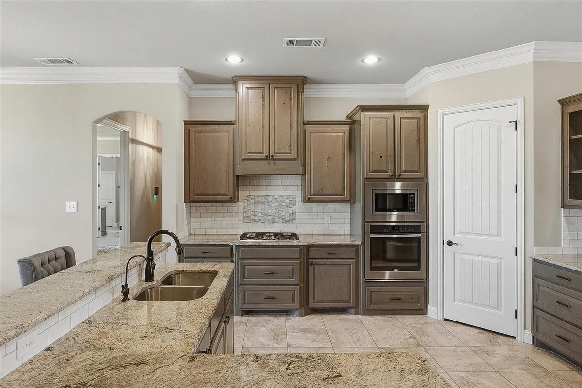 Single Family Residence For Sale in Tarrant County , 12233 Bella Palazzo Drive, Fort Worth, Texas 76126, 4 Bedroom, 3 Bathroom, 3 Garage spaces, 3,348 Sqft, built in 2014, mls#21389801, Real Estate Agent in Fort Worth, Homes For Sale in Tarrant county, Homes For Sale in Fort Worth, Realtor in Fort Worth Texas, Real Estate Brokerage Independent Realty Texas, Luminita Cordes Realtor