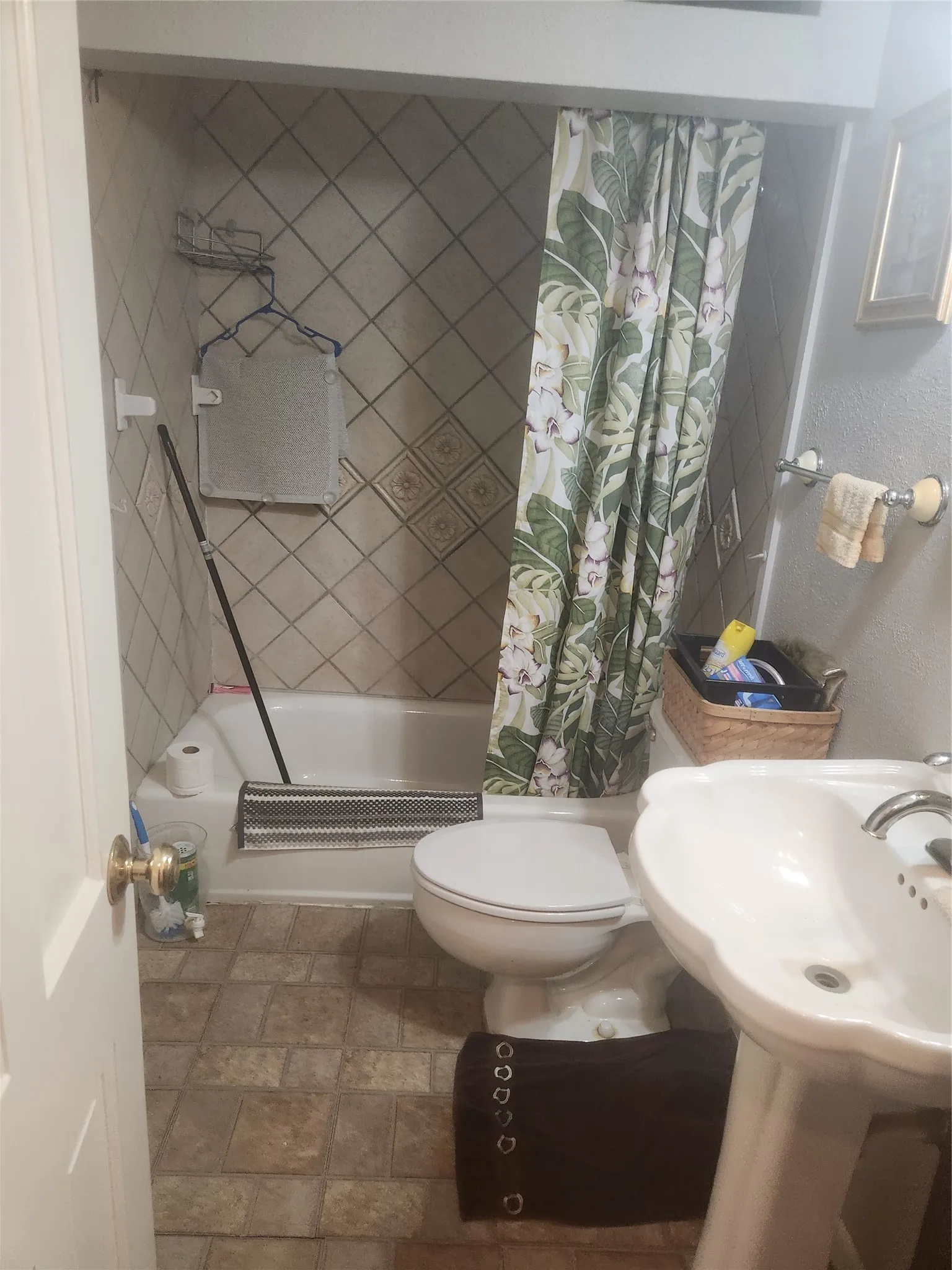 Single Family Residence For Sale in Tarrant County , 822 Woodrow Street, Arlington, Texas 76012, 4 Bedroom, 1 Bathroom, Garage spaces, 1,330 Sqft, built in 1953, mls#21389769, Real Estate Agent in Arlington, Homes For Sale in Tarrant county, Homes For Sale in Arlington, Realtor in Arlington Texas, Real Estate Brokerage Independent Realty Texas, Luminita Cordes Realtor