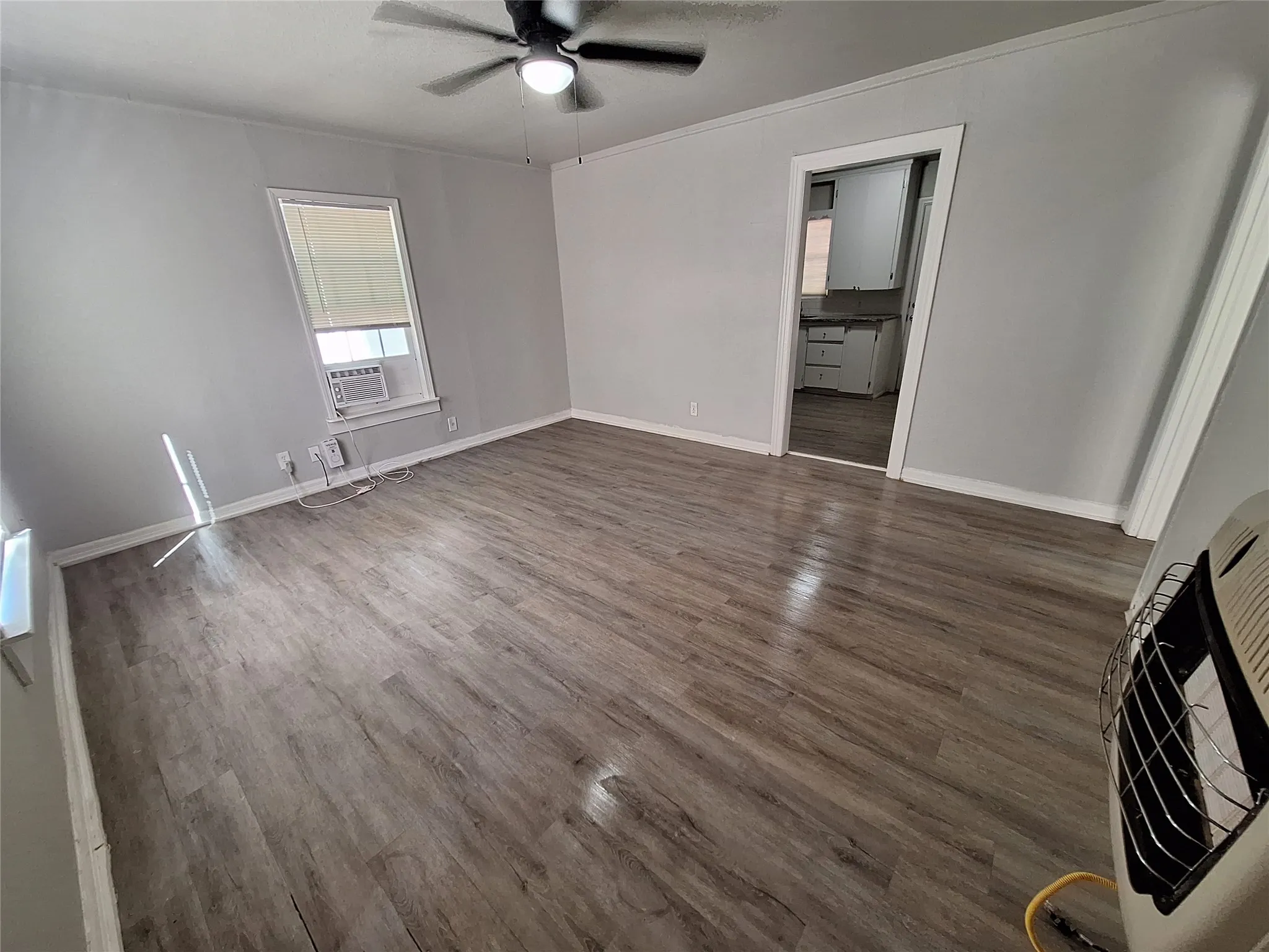 Single Family Residence For Rent in Taylor County , 3150 S 12th Street, Abilene, Texas 79605, 2 Bedroom, 1 Bathroom, 1 Garage spaces, 818 Sqft, built in 1948, mls#21390222, Real Estate Agent in Abilene, Homes For Rent in Taylor county, Homes For Rent in Abilene, Realtor in Abilene Texas, Real Estate Brokerage Independent Realty Texas, Luminita Cordes Realtor