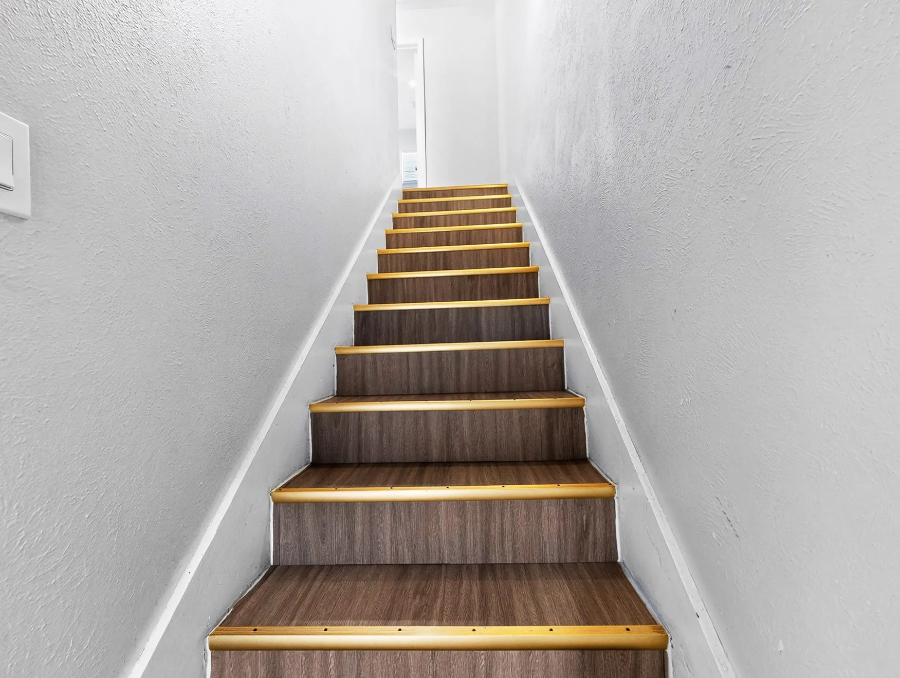 1427 stairs to second floor