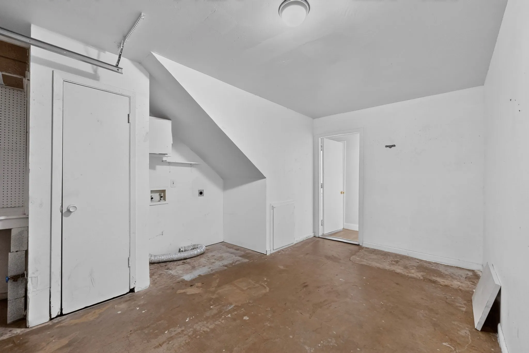 1427 attached single car garage access to home