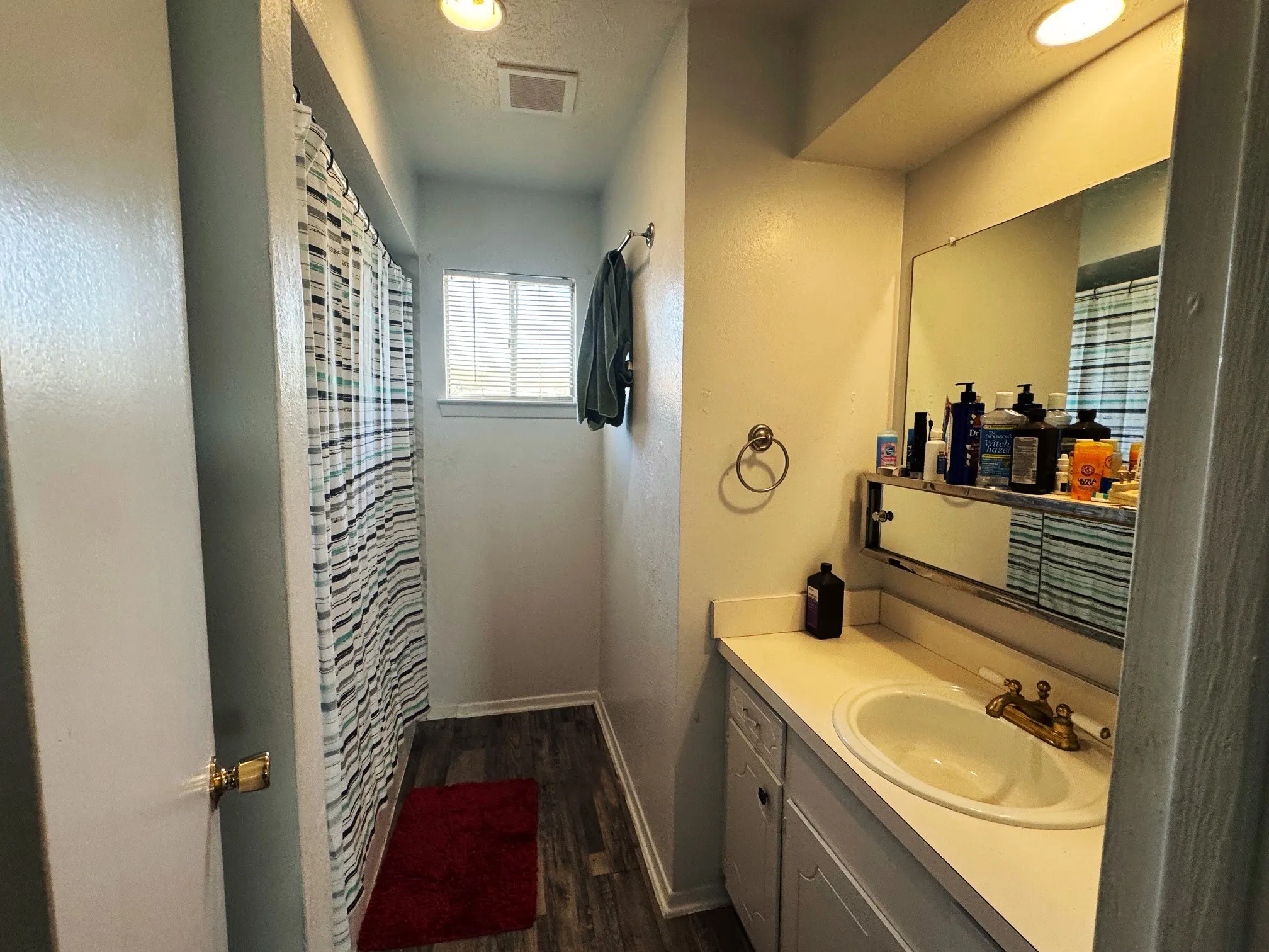 1425 full bathroom upstairs