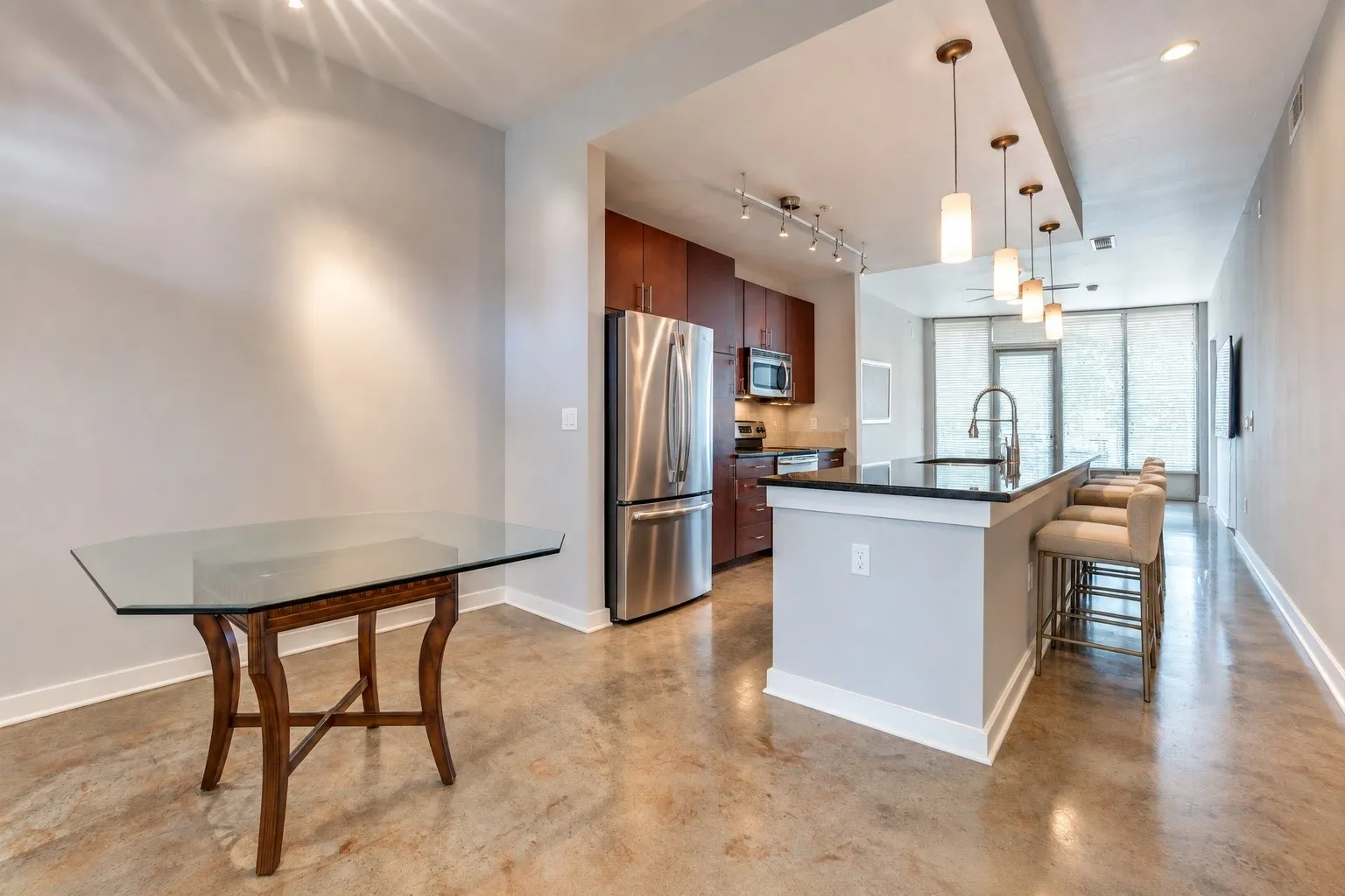 Condominium For Rent in Dallas County , 2950 Mckinney Avenue 210, Dallas, Texas 75024, 1 Bedroom, 2 Bathroom, Garage spaces, 1,025 Sqft, built in 2006, mls#21389937, Real Estate Agent in Dallas, Homes For Rent in Dallas county, Homes For Rent in Dallas, Realtor in Dallas Texas, Real Estate Brokerage Independent Realty Texas, Luminita Cordes Realtor