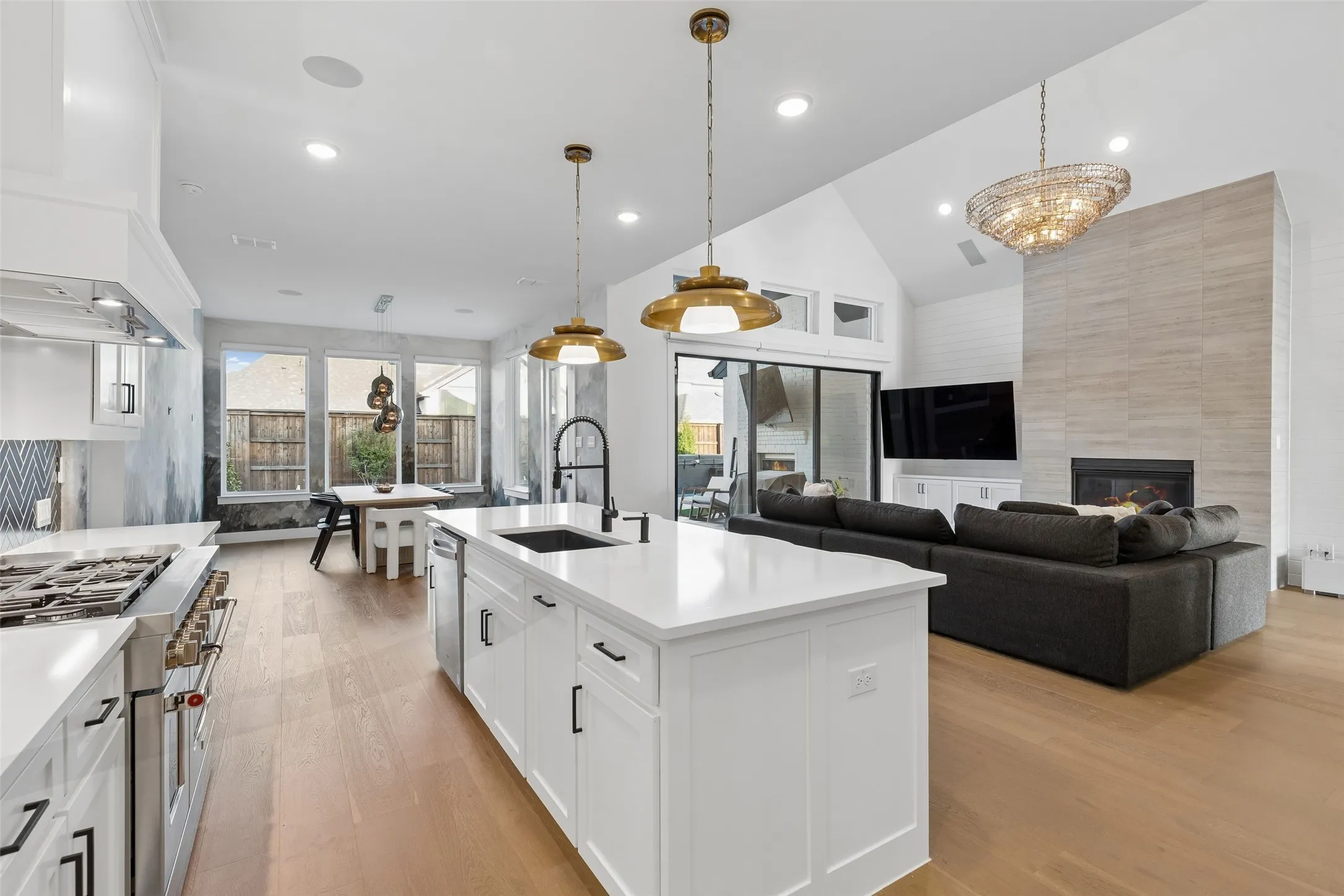 Single Family Residence For Sale in Denton County , 580 Neale Street, Prosper, Texas 75078, 5 Bedroom, 5 Bathroom, 3 Garage spaces, 4,212 Sqft, built in 2022, mls#21390018, Real Estate Agent in Prosper, Homes For Sale in Denton county, Homes For Sale in Prosper, Realtor in Prosper Texas, Real Estate Brokerage Independent Realty Texas, Luminita Cordes Realtor