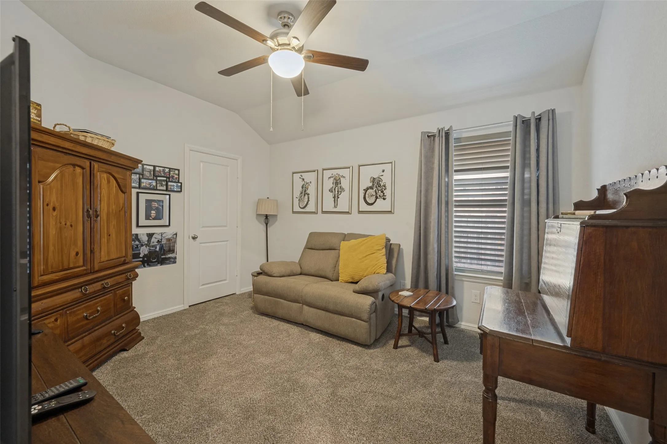 Single Family Residence For Sale in Tarrant County , 4733 Feltleaf Avenue, Fort Worth, Texas 76036, 5 Bedroom, 2 Bathroom, 2 Garage spaces, 2,154 Sqft, built in 2019, mls#21387338, Real Estate Agent in Fort Worth, Homes For Sale in Tarrant county, Homes For Sale in Fort Worth, Realtor in Fort Worth Texas, Real Estate Brokerage Independent Realty Texas, Luminita Cordes Realtor