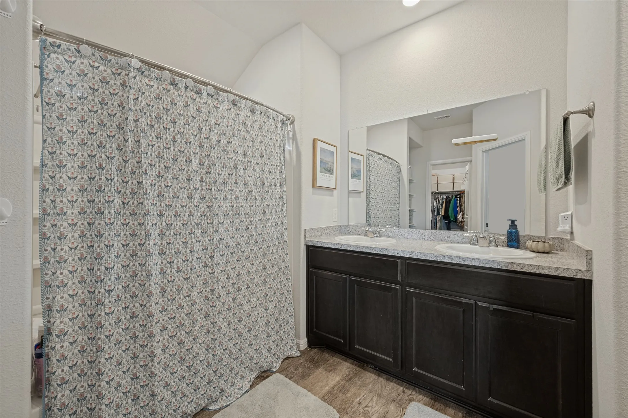 Single Family Residence For Sale in Tarrant County , 4733 Feltleaf Avenue, Fort Worth, Texas 76036, 5 Bedroom, 2 Bathroom, 2 Garage spaces, 2,154 Sqft, built in 2019, mls#21387338, Real Estate Agent in Fort Worth, Homes For Sale in Tarrant county, Homes For Sale in Fort Worth, Realtor in Fort Worth Texas, Real Estate Brokerage Independent Realty Texas, Luminita Cordes Realtor