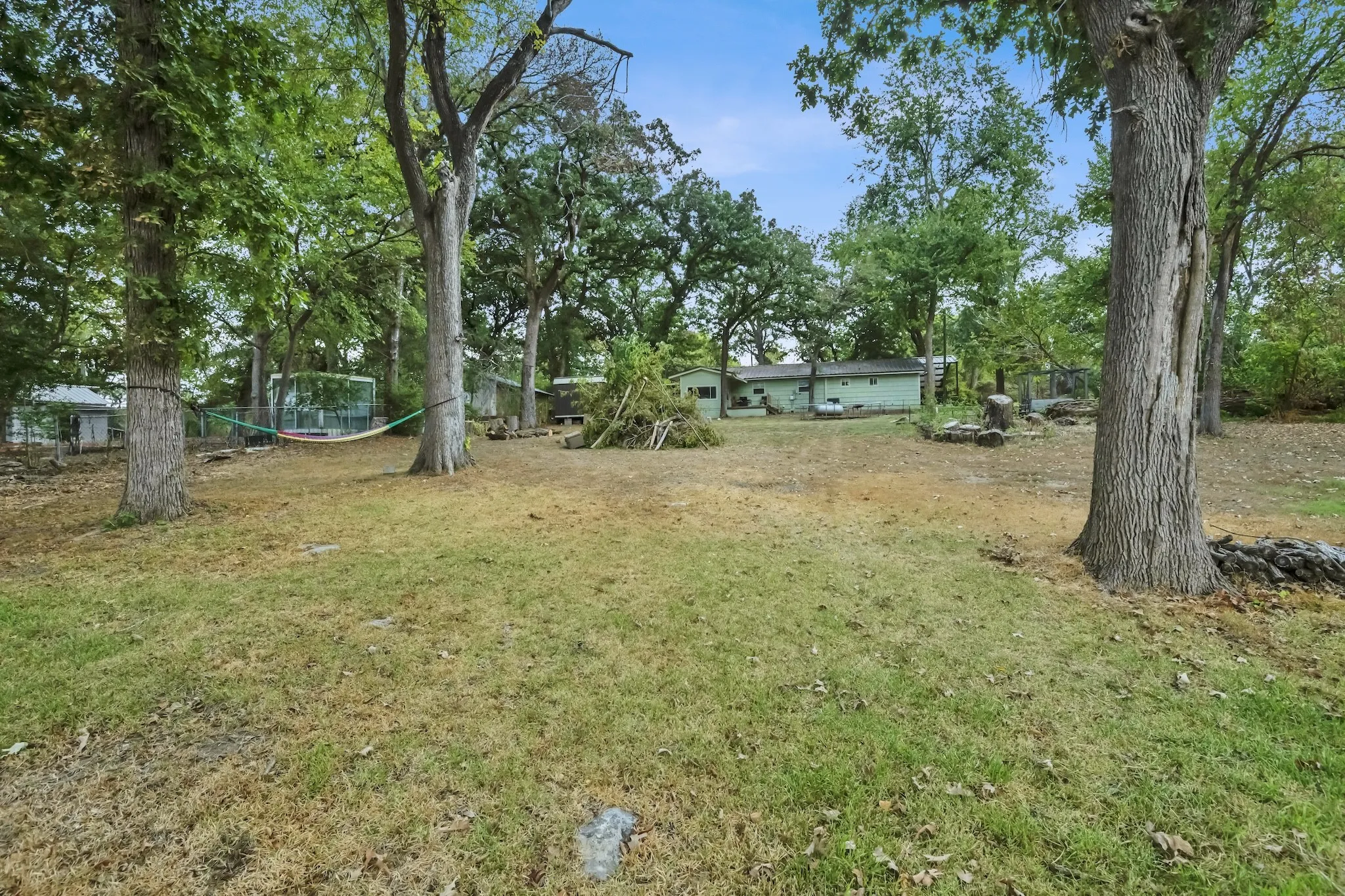 Single Family Residence For Sale in Limestone County , 354 Lcr Redbud A, Mexia, Texas 76667, 3 Bedroom, 2 Bathroom, Garage spaces, 1,524 Sqft, built in 1983, mls#21385118, Real Estate Agent in Mexia, Homes For Sale in Limestone county, Homes For Sale in Mexia, Realtor in Mexia Texas, Real Estate Brokerage Independent Realty Texas, Luminita Cordes Realtor