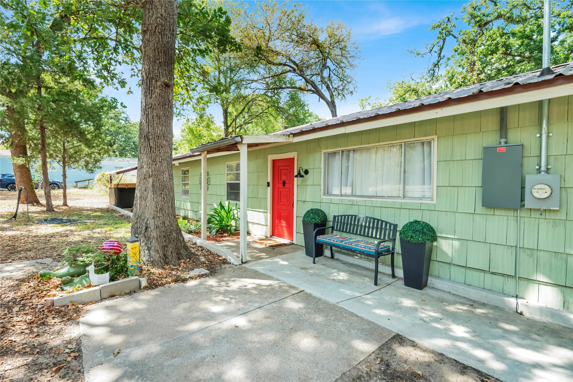 Single Family Residence For Sale in Limestone County , 354 Lcr Redbud A, Mexia, Texas 76667, 3 Bedroom, 2 Bathroom, Garage spaces, 1,524 Sqft, built in 1983, mls#21385118, Real Estate Agent in Mexia, Homes For Sale in Limestone county, Homes For Sale in Mexia, Realtor in Mexia Texas, Real Estate Brokerage Independent Realty Texas, Luminita Cordes Realtor