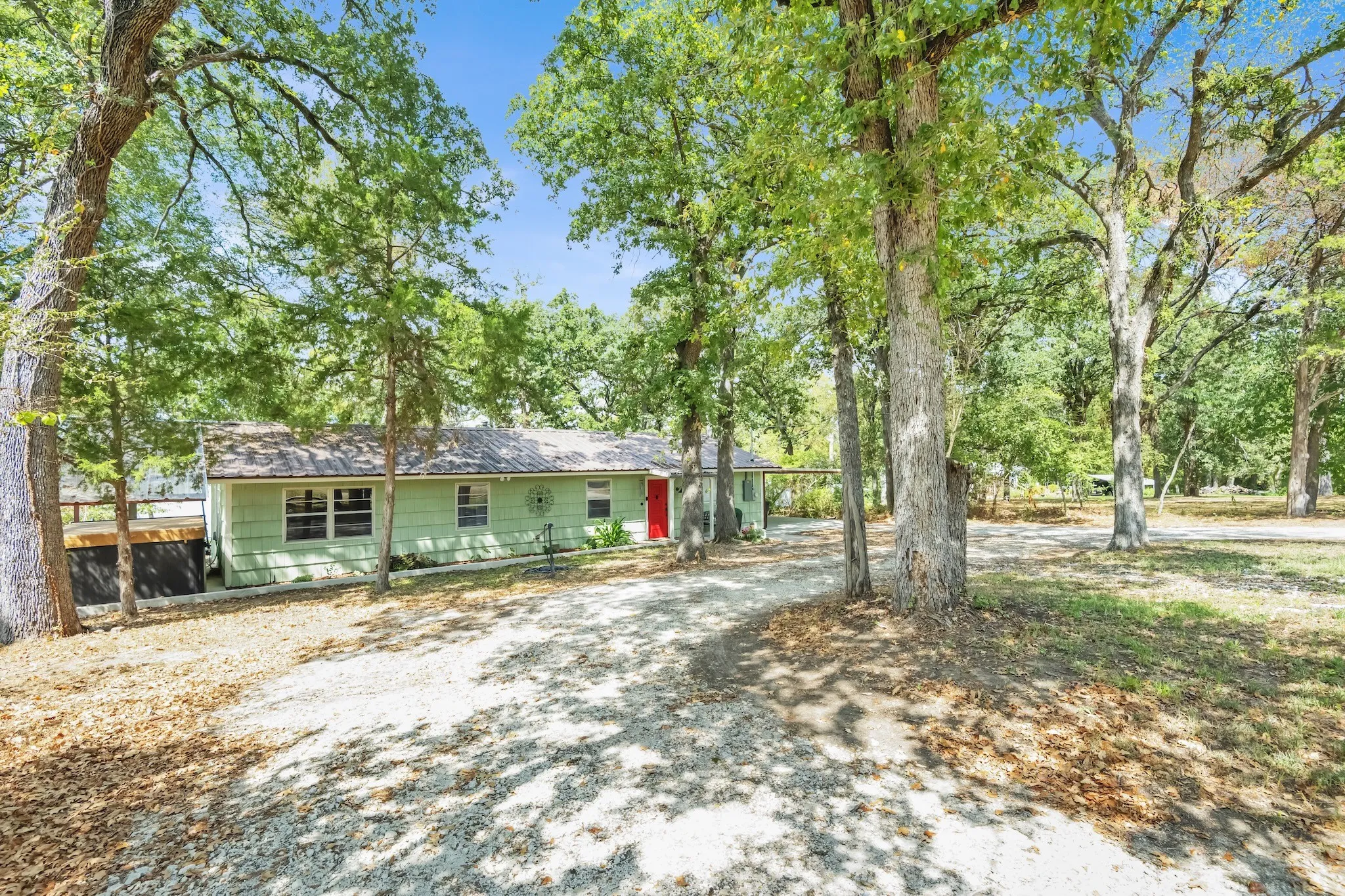 Single Family Residence For Sale in Limestone County , 354 Lcr Redbud A, Mexia, Texas 76667, 3 Bedroom, 2 Bathroom, Garage spaces, 1,524 Sqft, built in 1983, mls#21385118, Real Estate Agent in Mexia, Homes For Sale in Limestone county, Homes For Sale in Mexia, Realtor in Mexia Texas, Real Estate Brokerage Independent Realty Texas, Luminita Cordes Realtor