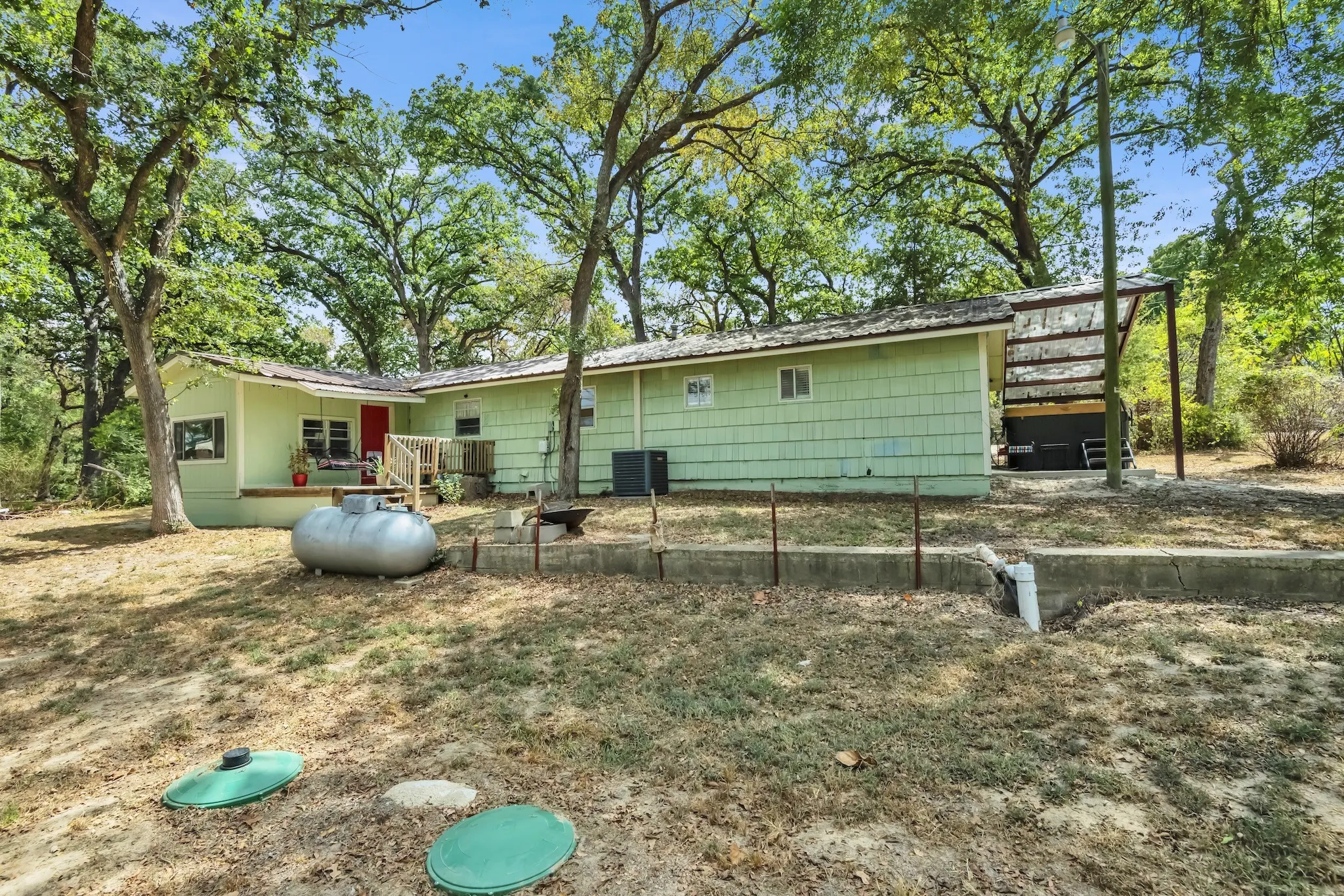 Single Family Residence For Sale in Limestone County , 354 Lcr Redbud A, Mexia, Texas 76667, 3 Bedroom, 2 Bathroom, Garage spaces, 1,524 Sqft, built in 1983, mls#21385118, Real Estate Agent in Mexia, Homes For Sale in Limestone county, Homes For Sale in Mexia, Realtor in Mexia Texas, Real Estate Brokerage Independent Realty Texas, Luminita Cordes Realtor