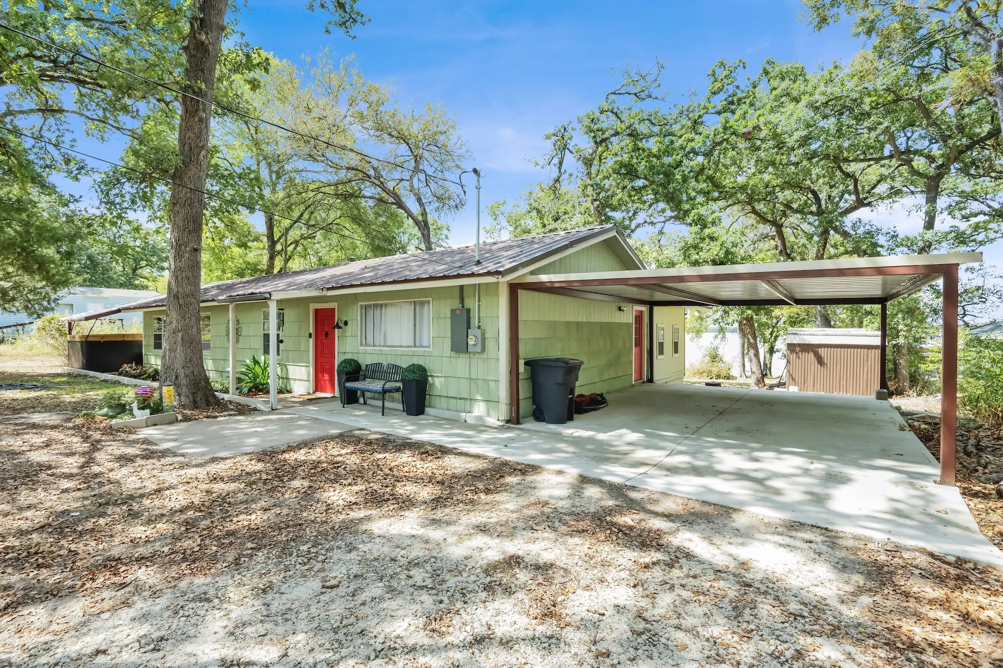 Single Family Residence For Sale in Limestone County , 354 Lcr Redbud A, Mexia, Texas 76667, 3 Bedroom, 2 Bathroom, Garage spaces, 1,524 Sqft, built in 1983, mls#21385118, Real Estate Agent in Mexia, Homes For Sale in Limestone county, Homes For Sale in Mexia, Realtor in Mexia Texas, Real Estate Brokerage Independent Realty Texas, Luminita Cordes Realtor