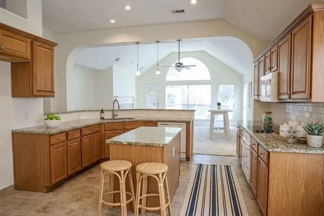Single Family Residence For Sale in Denton County , 9244 WICHITA Trail, Frisco, Texas 75034, 3 Bedroom, 2 Bathroom, 2 Garage spaces, 2,193 Sqft, built in 1998, mls#21389433, Real Estate Agent in Frisco, Homes For Sale in Denton county, Homes For Sale in Frisco, Realtor in Frisco Texas, Real Estate Brokerage Independent Realty Texas, Luminita Cordes Realtor