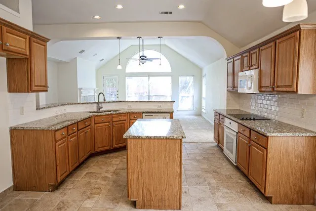 Single Family Residence For Sale in Denton County , 9244 WICHITA Trail, Frisco, Texas 75034, 3 Bedroom, 2 Bathroom, 2 Garage spaces, 2,193 Sqft, built in 1998, mls#21389433, Real Estate Agent in Frisco, Homes For Sale in Denton county, Homes For Sale in Frisco, Realtor in Frisco Texas, Real Estate Brokerage Independent Realty Texas, Luminita Cordes Realtor