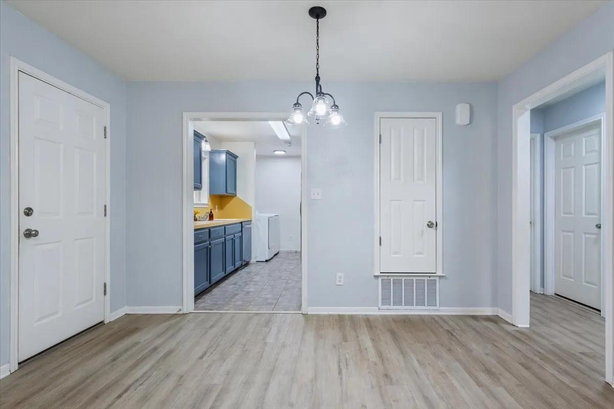Single Family Residence For Sale in Mc Lennan County , 1212 Spring Street, Waco, Texas 76704, 2 Bedroom, 1 Bathroom, 1 Garage spaces, 912 Sqft, built in 2003, mls#21388325, Real Estate Agent in Waco, Homes For Sale in Mc Lennan county, Homes For Sale in Waco, Realtor in Waco Texas, Real Estate Brokerage Independent Realty Texas, Luminita Cordes Realtor