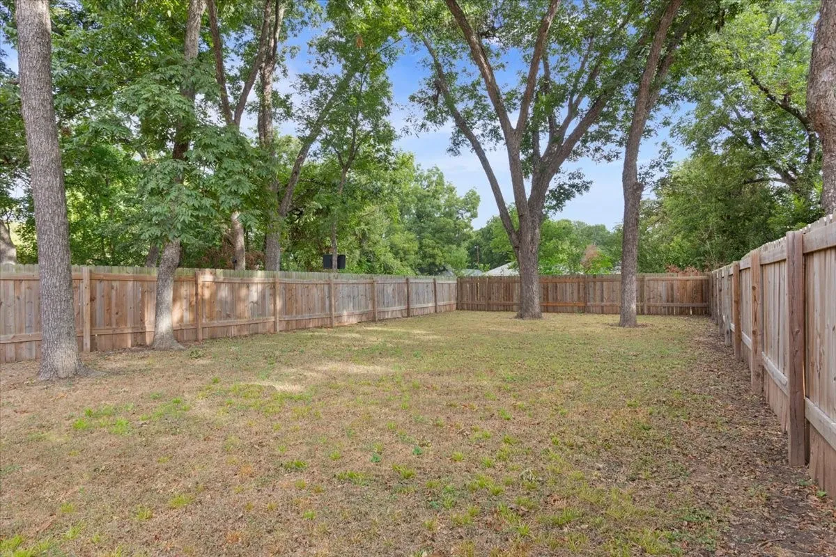 Single Family Residence For Sale in Mc Lennan County , 1212 Spring Street, Waco, Texas 76704, 2 Bedroom, 1 Bathroom, 1 Garage spaces, 912 Sqft, built in 2003, mls#21388325, Real Estate Agent in Waco, Homes For Sale in Mc Lennan county, Homes For Sale in Waco, Realtor in Waco Texas, Real Estate Brokerage Independent Realty Texas, Luminita Cordes Realtor