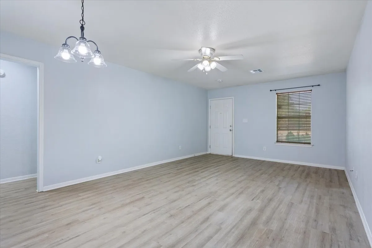 Single Family Residence For Sale in Mc Lennan County , 1212 Spring Street, Waco, Texas 76704, 2 Bedroom, 1 Bathroom, 1 Garage spaces, 912 Sqft, built in 2003, mls#21388325, Real Estate Agent in Waco, Homes For Sale in Mc Lennan county, Homes For Sale in Waco, Realtor in Waco Texas, Real Estate Brokerage Independent Realty Texas, Luminita Cordes Realtor