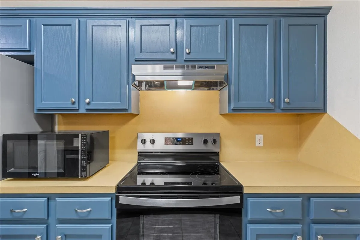 Single Family Residence For Sale in Mc Lennan County , 1212 Spring Street, Waco, Texas 76704, 2 Bedroom, 1 Bathroom, 1 Garage spaces, 912 Sqft, built in 2003, mls#21388325, Real Estate Agent in Waco, Homes For Sale in Mc Lennan county, Homes For Sale in Waco, Realtor in Waco Texas, Real Estate Brokerage Independent Realty Texas, Luminita Cordes Realtor