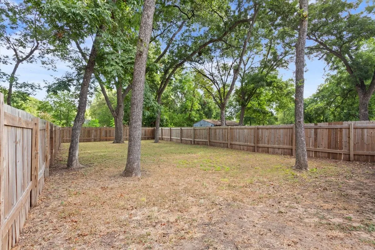 Single Family Residence For Sale in Mc Lennan County , 1212 Spring Street, Waco, Texas 76704, 2 Bedroom, 1 Bathroom, 1 Garage spaces, 912 Sqft, built in 2003, mls#21388325, Real Estate Agent in Waco, Homes For Sale in Mc Lennan county, Homes For Sale in Waco, Realtor in Waco Texas, Real Estate Brokerage Independent Realty Texas, Luminita Cordes Realtor
