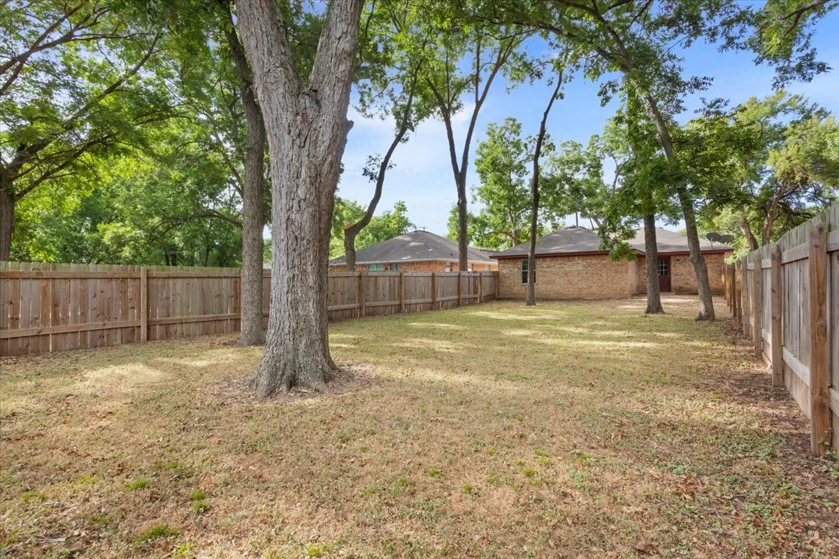 Single Family Residence For Sale in Mc Lennan County , 1212 Spring Street, Waco, Texas 76704, 2 Bedroom, 1 Bathroom, 1 Garage spaces, 912 Sqft, built in 2003, mls#21388325, Real Estate Agent in Waco, Homes For Sale in Mc Lennan county, Homes For Sale in Waco, Realtor in Waco Texas, Real Estate Brokerage Independent Realty Texas, Luminita Cordes Realtor