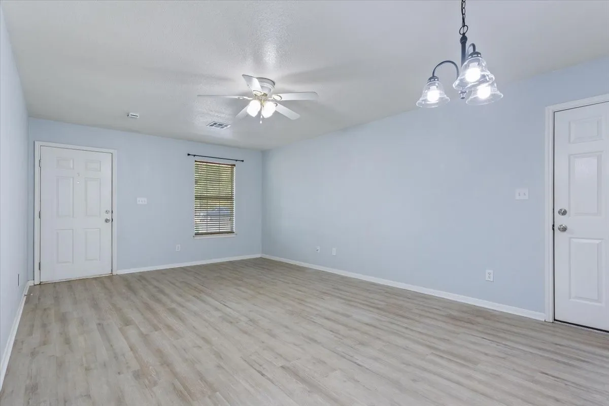 Single Family Residence For Sale in Mc Lennan County , 1212 Spring Street, Waco, Texas 76704, 2 Bedroom, 1 Bathroom, 1 Garage spaces, 912 Sqft, built in 2003, mls#21388325, Real Estate Agent in Waco, Homes For Sale in Mc Lennan county, Homes For Sale in Waco, Realtor in Waco Texas, Real Estate Brokerage Independent Realty Texas, Luminita Cordes Realtor