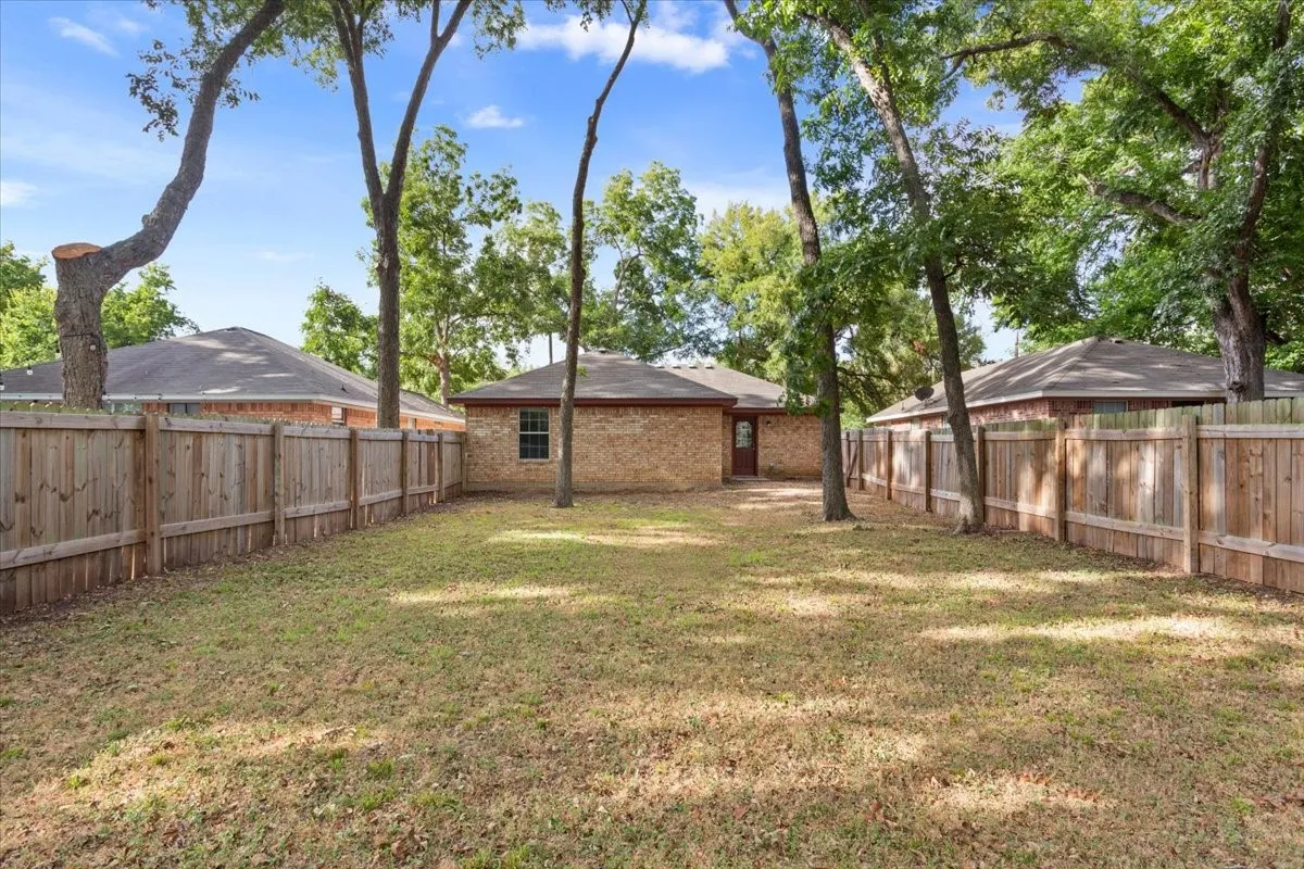 Single Family Residence For Sale in Mc Lennan County , 1212 Spring Street, Waco, Texas 76704, 2 Bedroom, 1 Bathroom, 1 Garage spaces, 912 Sqft, built in 2003, mls#21388325, Real Estate Agent in Waco, Homes For Sale in Mc Lennan county, Homes For Sale in Waco, Realtor in Waco Texas, Real Estate Brokerage Independent Realty Texas, Luminita Cordes Realtor