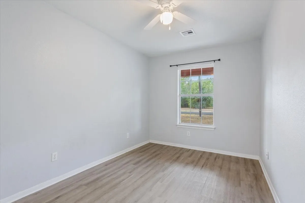 Single Family Residence For Sale in Mc Lennan County , 1212 Spring Street, Waco, Texas 76704, 2 Bedroom, 1 Bathroom, 1 Garage spaces, 912 Sqft, built in 2003, mls#21388325, Real Estate Agent in Waco, Homes For Sale in Mc Lennan county, Homes For Sale in Waco, Realtor in Waco Texas, Real Estate Brokerage Independent Realty Texas, Luminita Cordes Realtor