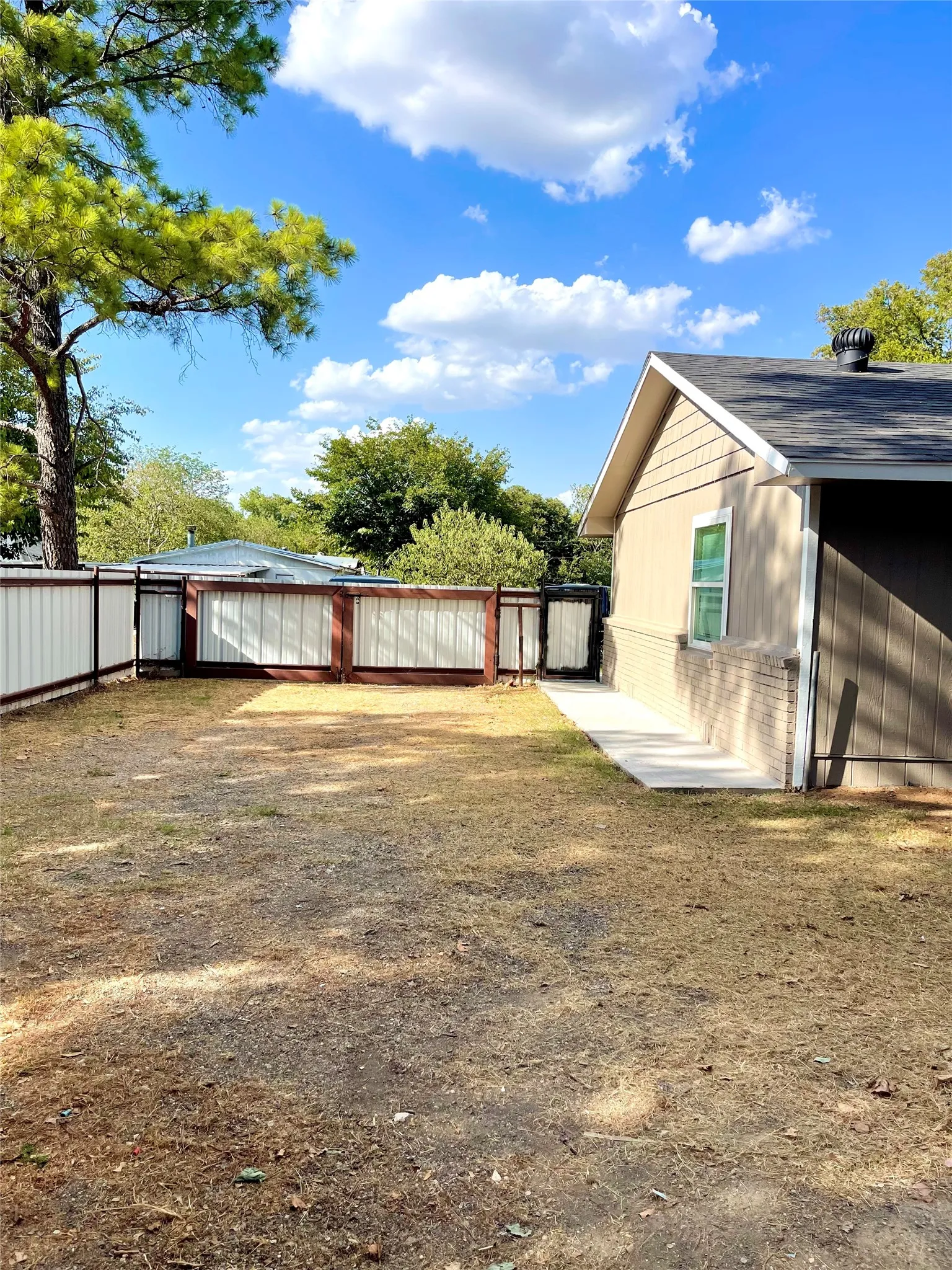 Single Family Residence For Sale in Tarrant County , 7019 Darling Street, Azle, Texas 76020, 3 Bedroom, 2 Bathroom, 2 Garage spaces, 1,470 Sqft, built in 1960, mls#21388949, Real Estate Agent in Azle, Homes For Sale in Tarrant county, Homes For Sale in Azle, Realtor in Azle Texas, Real Estate Brokerage Independent Realty Texas, Luminita Cordes Realtor