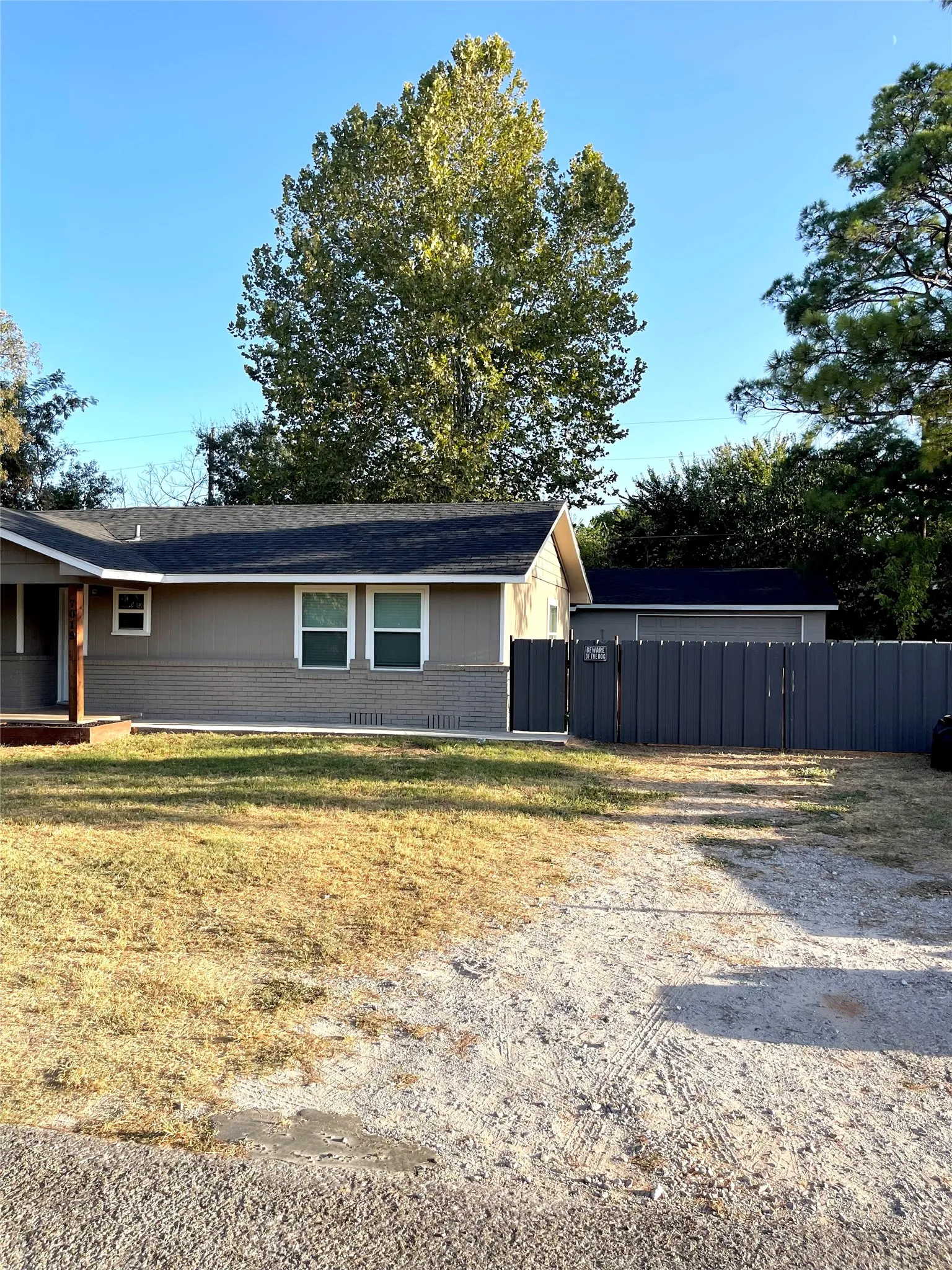 Single Family Residence For Sale in Tarrant County , 7019 Darling Street, Azle, Texas 76020, 3 Bedroom, 2 Bathroom, 2 Garage spaces, 1,470 Sqft, built in 1960, mls#21388949, Real Estate Agent in Azle, Homes For Sale in Tarrant county, Homes For Sale in Azle, Realtor in Azle Texas, Real Estate Brokerage Independent Realty Texas, Luminita Cordes Realtor