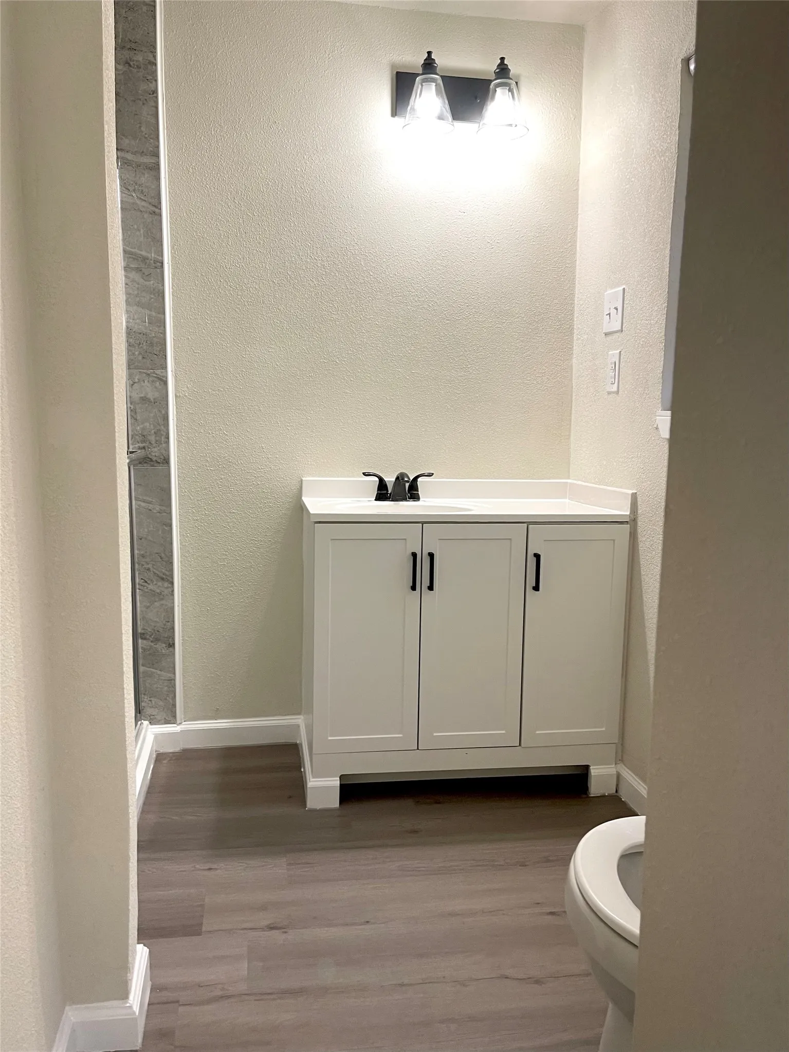Single Family Residence For Sale in Tarrant County , 7019 Darling Street, Azle, Texas 76020, 3 Bedroom, 2 Bathroom, 2 Garage spaces, 1,470 Sqft, built in 1960, mls#21388949, Real Estate Agent in Azle, Homes For Sale in Tarrant county, Homes For Sale in Azle, Realtor in Azle Texas, Real Estate Brokerage Independent Realty Texas, Luminita Cordes Realtor