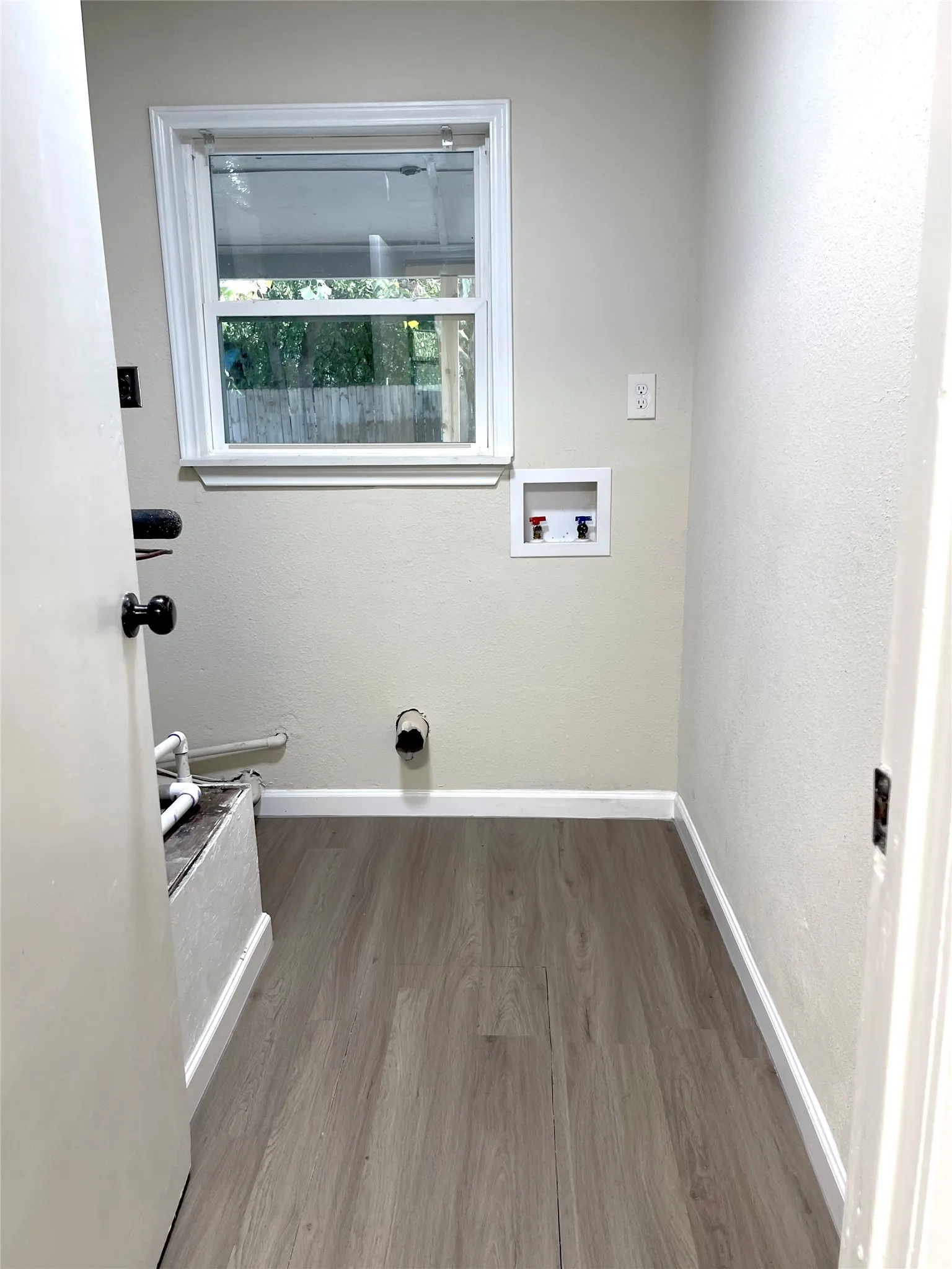 Single Family Residence For Sale in Tarrant County , 7019 Darling Street, Azle, Texas 76020, 3 Bedroom, 2 Bathroom, 2 Garage spaces, 1,470 Sqft, built in 1960, mls#21388949, Real Estate Agent in Azle, Homes For Sale in Tarrant county, Homes For Sale in Azle, Realtor in Azle Texas, Real Estate Brokerage Independent Realty Texas, Luminita Cordes Realtor