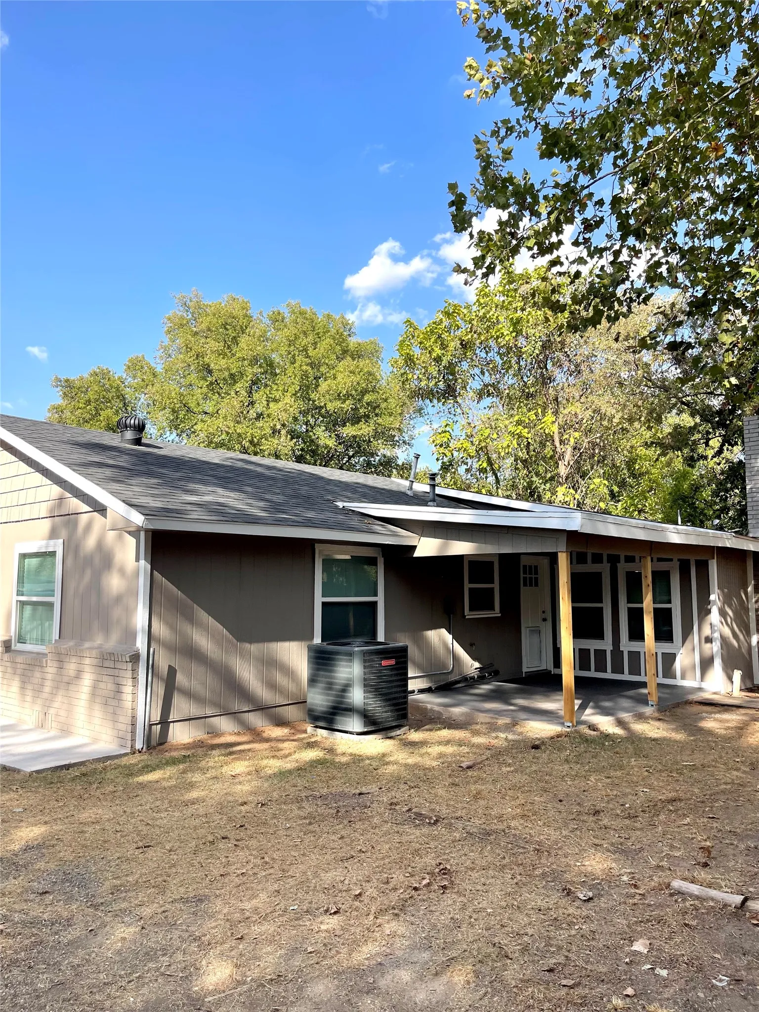 Single Family Residence For Sale in Tarrant County , 7019 Darling Street, Azle, Texas 76020, 3 Bedroom, 2 Bathroom, 2 Garage spaces, 1,470 Sqft, built in 1960, mls#21388949, Real Estate Agent in Azle, Homes For Sale in Tarrant county, Homes For Sale in Azle, Realtor in Azle Texas, Real Estate Brokerage Independent Realty Texas, Luminita Cordes Realtor