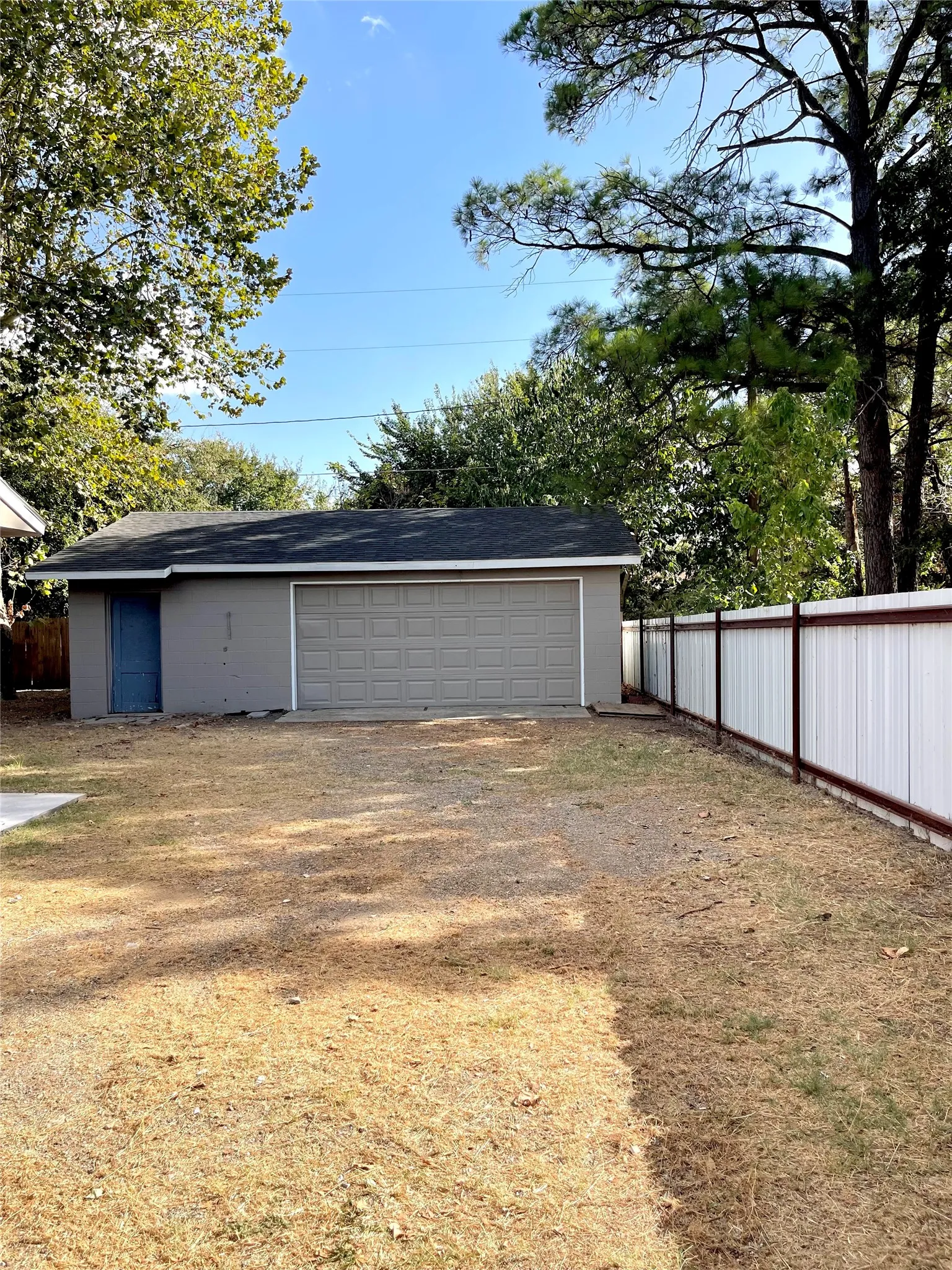 Single Family Residence For Sale in Tarrant County , 7019 Darling Street, Azle, Texas 76020, 3 Bedroom, 2 Bathroom, 2 Garage spaces, 1,470 Sqft, built in 1960, mls#21388949, Real Estate Agent in Azle, Homes For Sale in Tarrant county, Homes For Sale in Azle, Realtor in Azle Texas, Real Estate Brokerage Independent Realty Texas, Luminita Cordes Realtor
