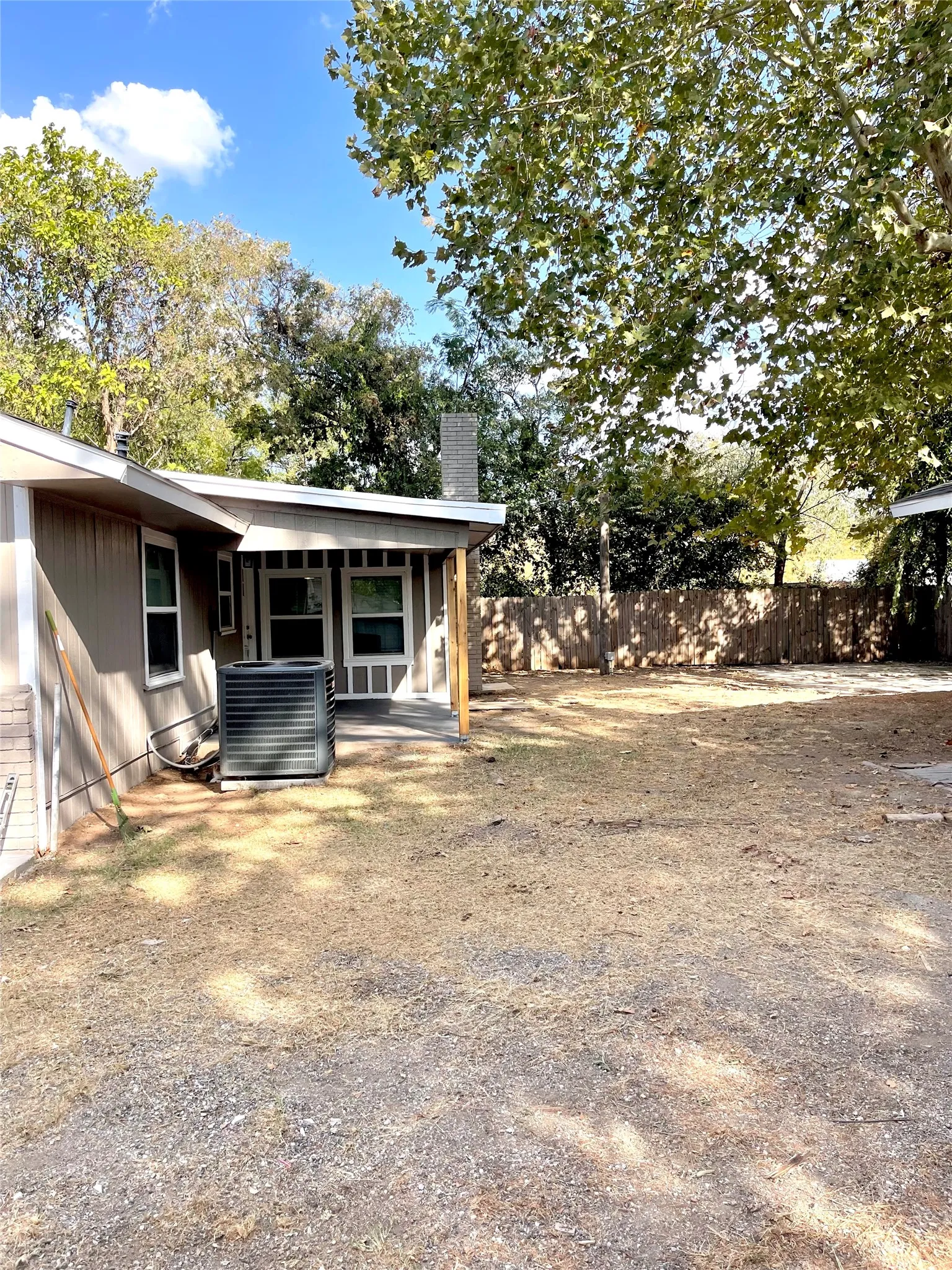 Single Family Residence For Sale in Tarrant County , 7019 Darling Street, Azle, Texas 76020, 3 Bedroom, 2 Bathroom, 2 Garage spaces, 1,470 Sqft, built in 1960, mls#21388949, Real Estate Agent in Azle, Homes For Sale in Tarrant county, Homes For Sale in Azle, Realtor in Azle Texas, Real Estate Brokerage Independent Realty Texas, Luminita Cordes Realtor