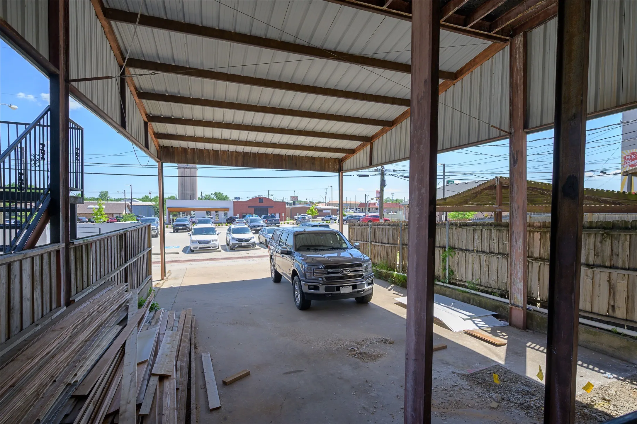 Covered parking / outdoor dining