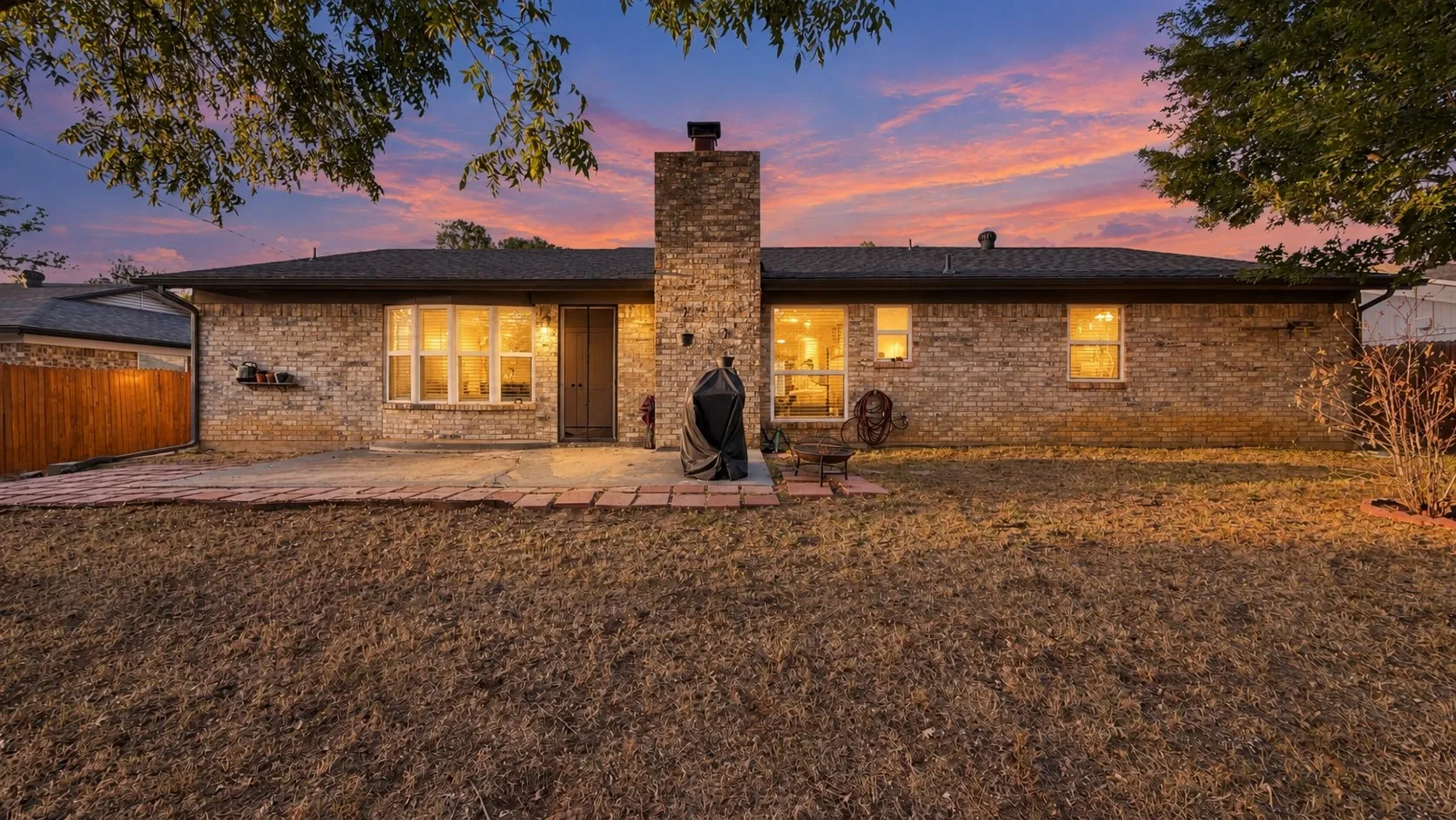 Single Family Residence For Sale in Tarrant County , 1800 Lexington Place, Bedford, Texas 76022, 4 Bedroom, 2 Bathroom, 2 Garage spaces, 1,709 Sqft, built in 1968, mls#21389464, Real Estate Agent in Bedford, Homes For Sale in Tarrant county, Homes For Sale in Bedford, Realtor in Bedford Texas, Real Estate Brokerage Independent Realty Texas, Luminita Cordes Realtor