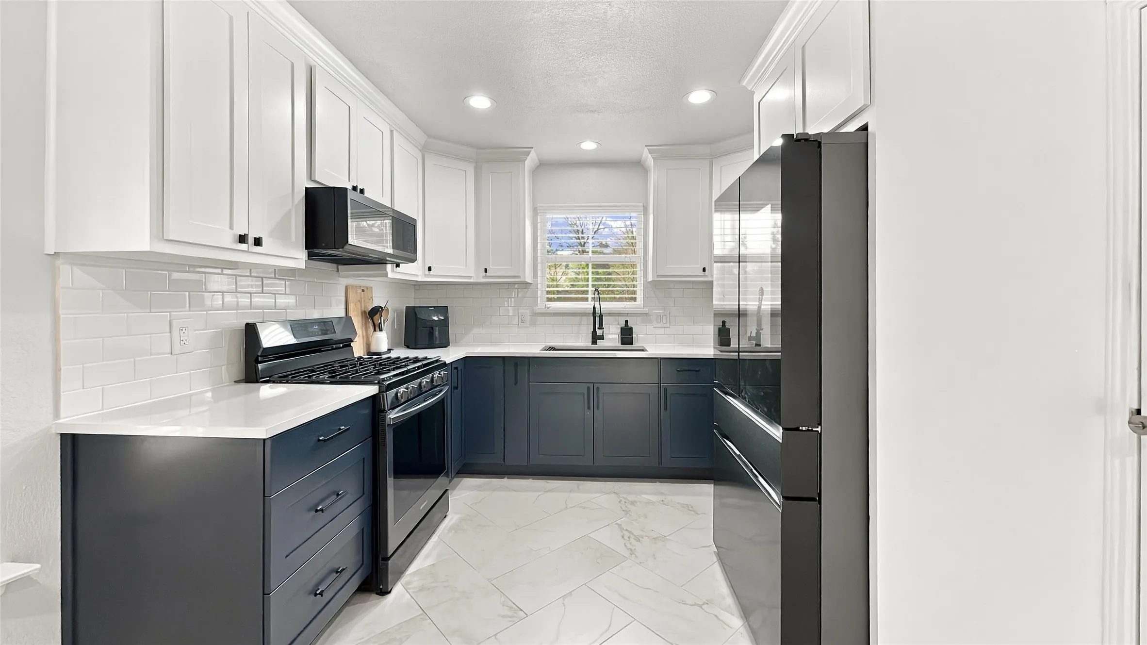 Single Family Residence For Sale in Tarrant County , 1800 Lexington Place, Bedford, Texas 76022, 4 Bedroom, 2 Bathroom, 2 Garage spaces, 1,709 Sqft, built in 1968, mls#21389464, Real Estate Agent in Bedford, Homes For Sale in Tarrant county, Homes For Sale in Bedford, Realtor in Bedford Texas, Real Estate Brokerage Independent Realty Texas, Luminita Cordes Realtor