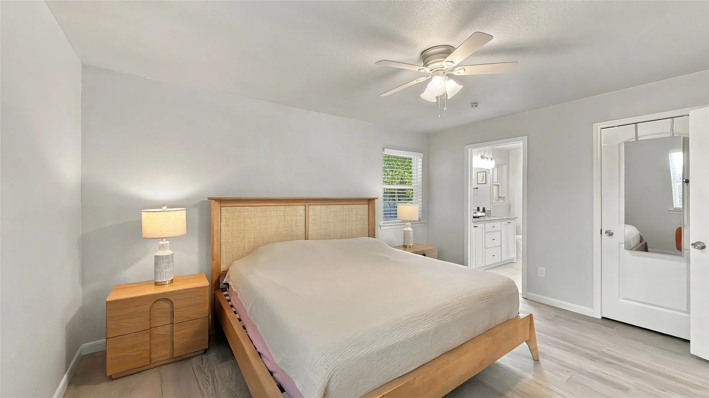 Single Family Residence For Sale in Tarrant County , 1800 Lexington Place, Bedford, Texas 76022, 4 Bedroom, 2 Bathroom, 2 Garage spaces, 1,709 Sqft, built in 1968, mls#21389464, Real Estate Agent in Bedford, Homes For Sale in Tarrant county, Homes For Sale in Bedford, Realtor in Bedford Texas, Real Estate Brokerage Independent Realty Texas, Luminita Cordes Realtor