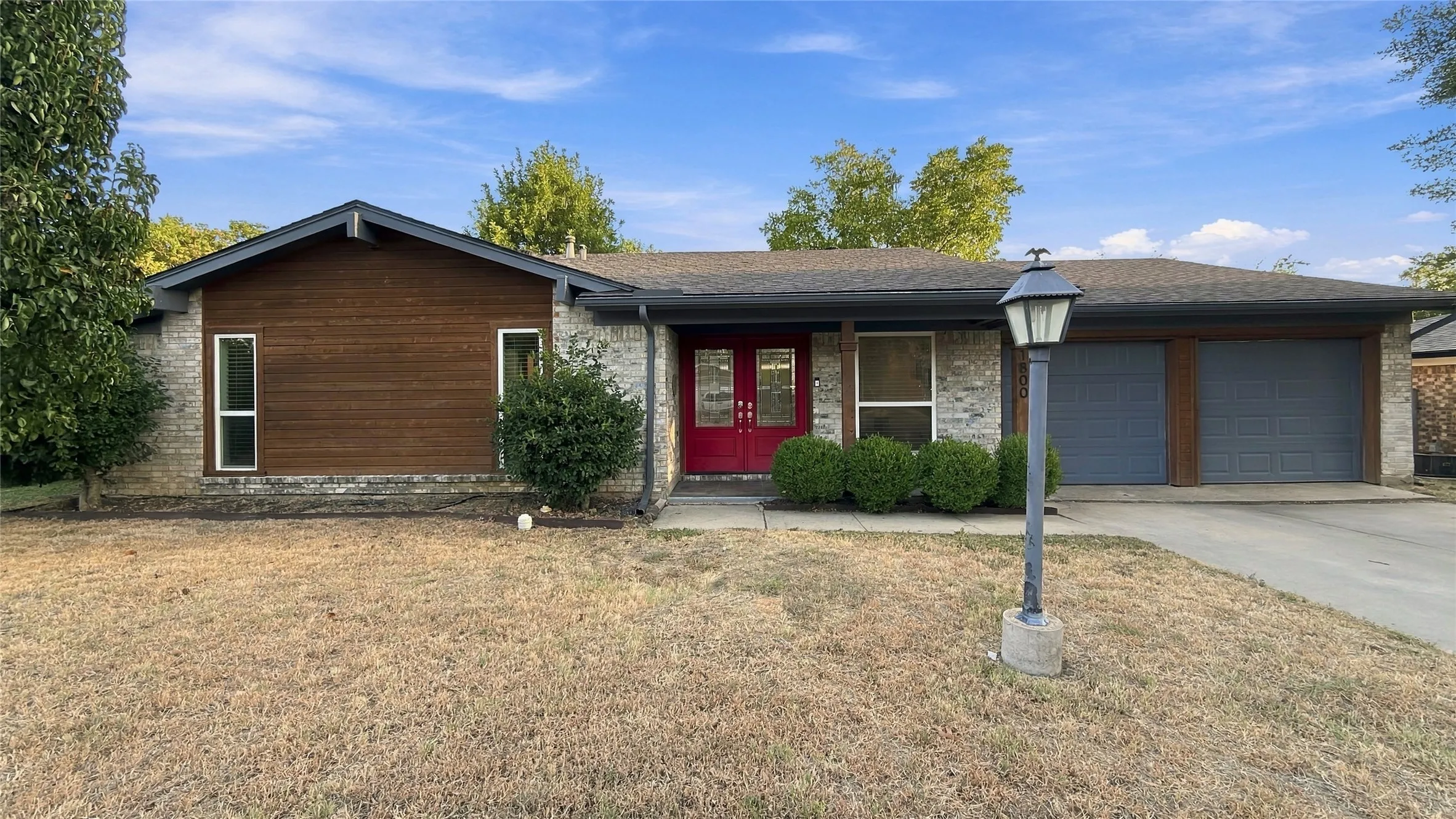 Single Family Residence For Sale in Tarrant County , 1800 Lexington Place, Bedford, Texas 76022, 4 Bedroom, 2 Bathroom, 2 Garage spaces, 1,709 Sqft, built in 1968, mls#21389464, Real Estate Agent in Bedford, Homes For Sale in Tarrant county, Homes For Sale in Bedford, Realtor in Bedford Texas, Real Estate Brokerage Independent Realty Texas, Luminita Cordes Realtor
