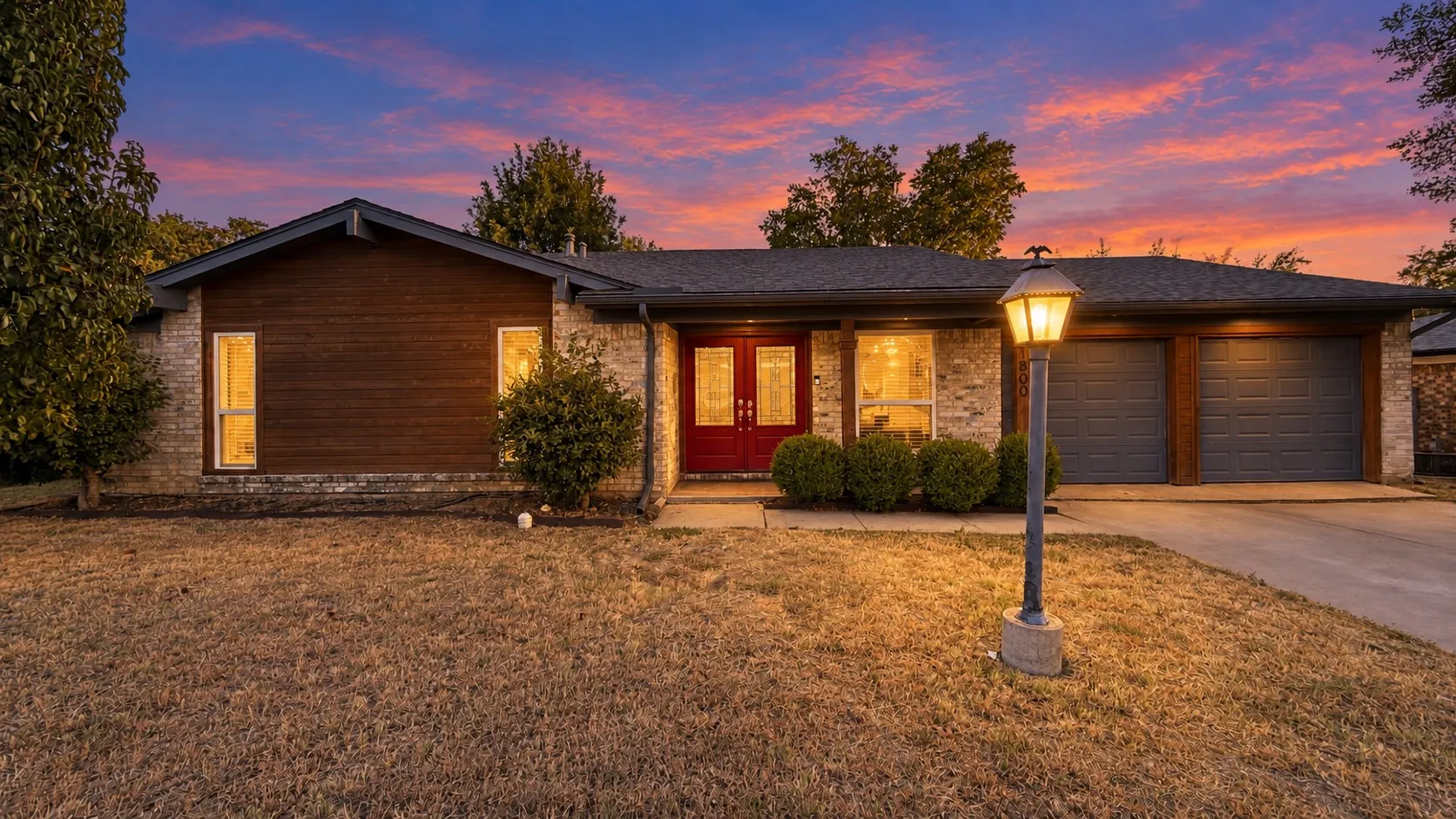 Welcome home to 1800 Lexinton Place!
